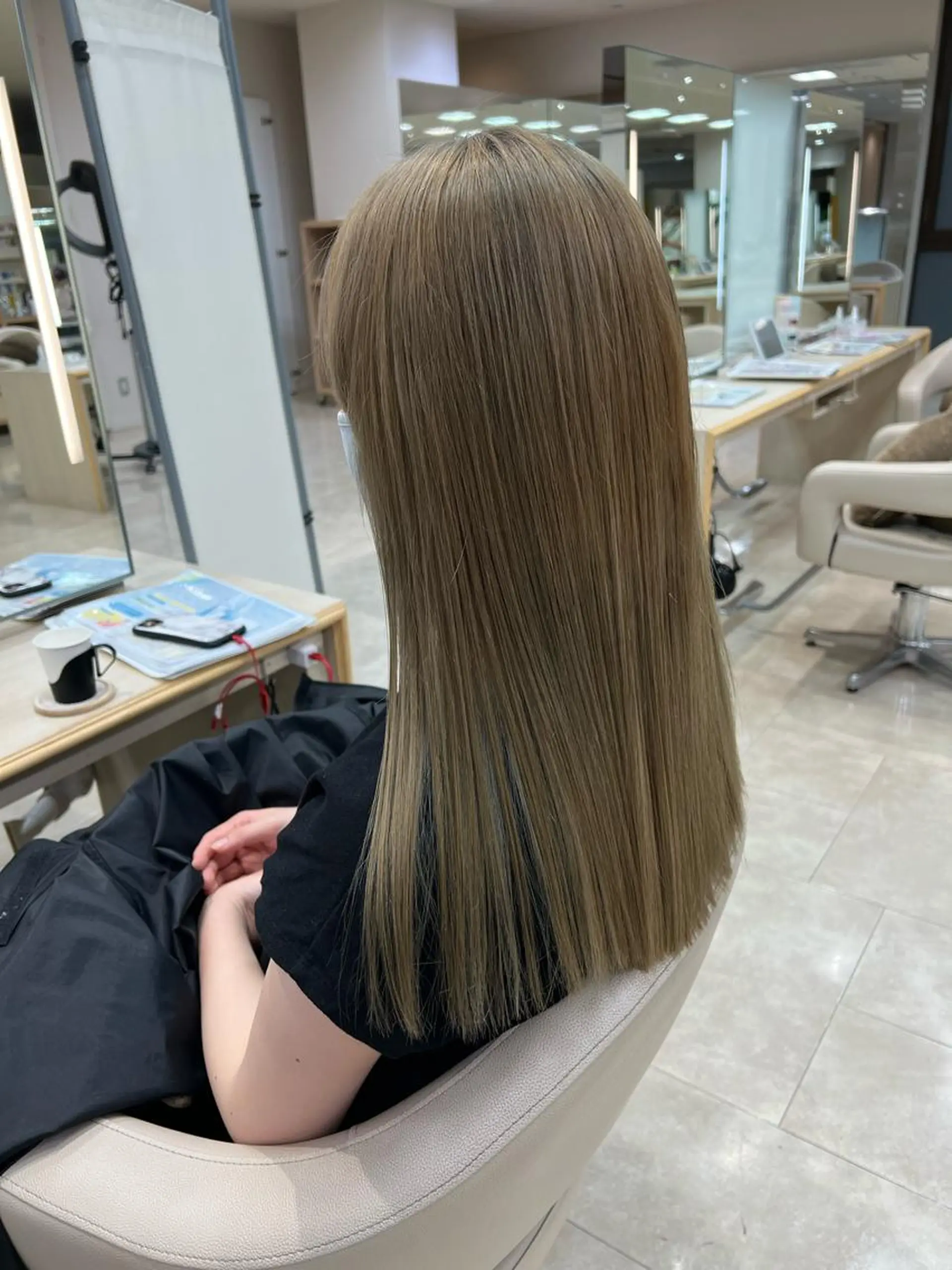 ロング カラー グレージュ ミルクティーグレージュ ヘアカラー トリートメント ヘアセット ハイトーン/ウルフ /レイヤー/坂野幸伸のヘアスタイル
