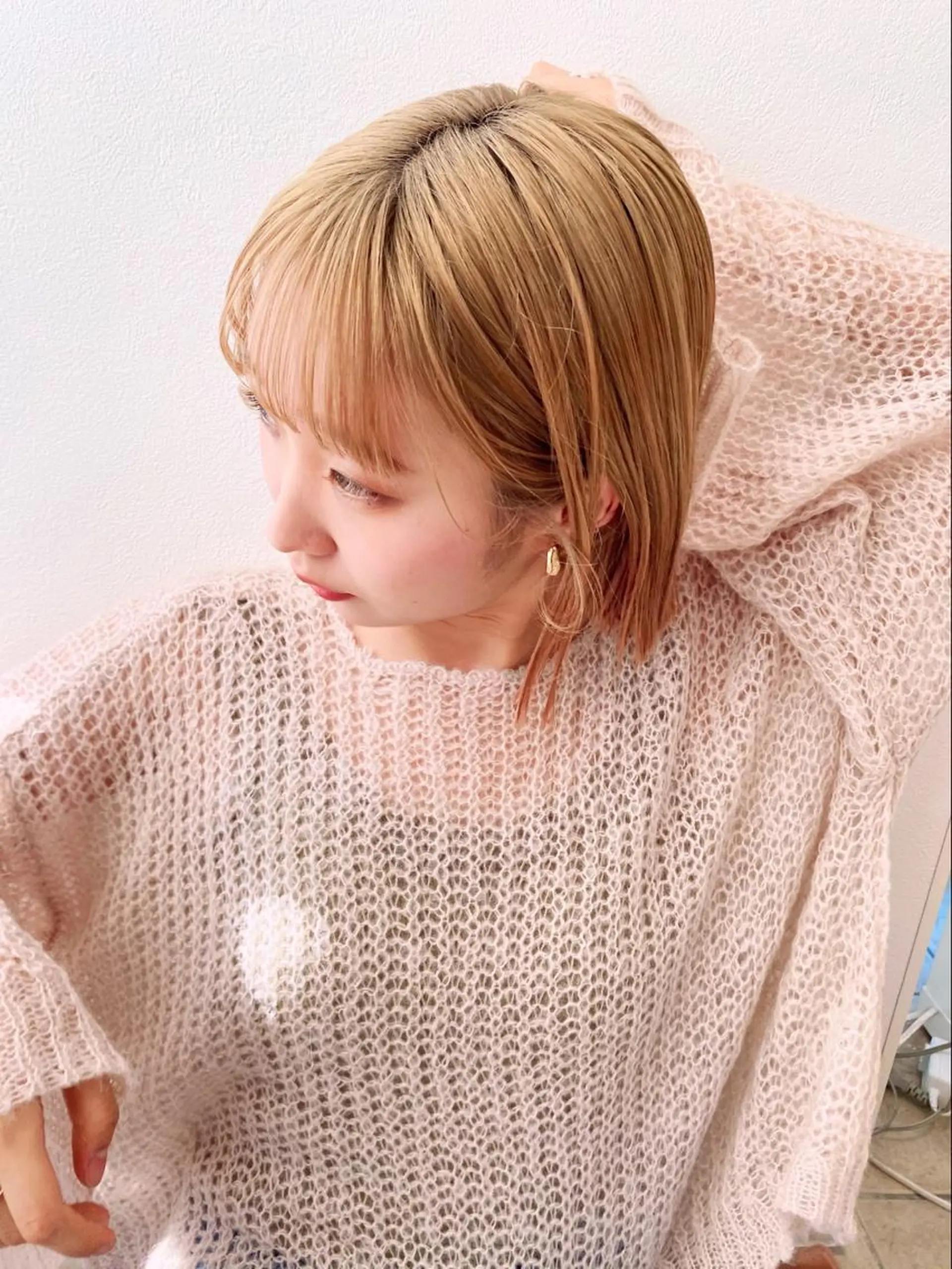 ミディアム カラー 秋葉原オタク向け美容室OFF-KAi!!所属・渡部凌我 小顔ウルフ ハイトーンカラーのヘアスタイル