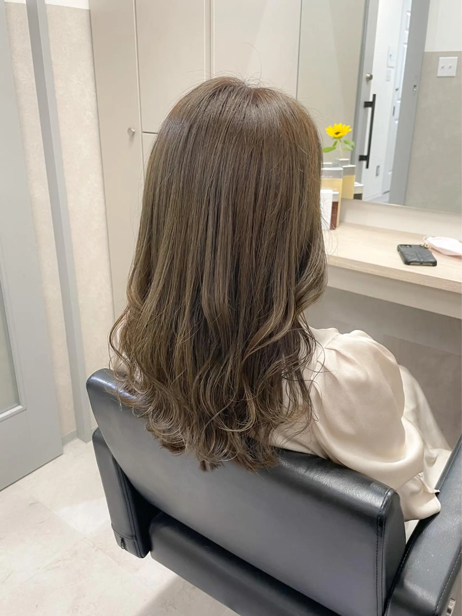 ロング カラー ヘアアレンジ グレージュ オリーブグレージュ オリーブグレー autre所属・大久保 ひでなりのヘアスタイル