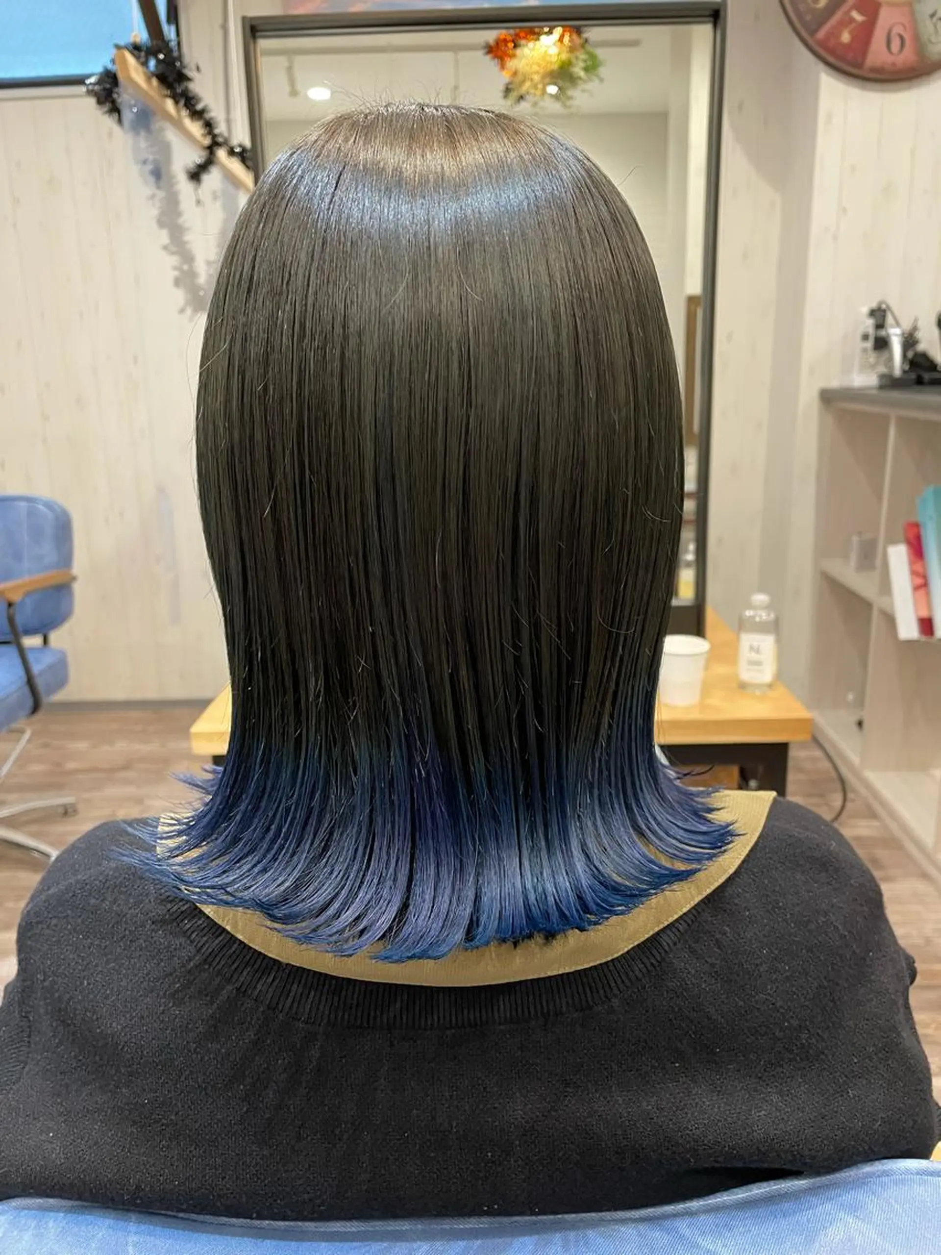 ミディアム カラー ブルーカラー グラデーションカラー 佐久間 広祐のヘアスタイル