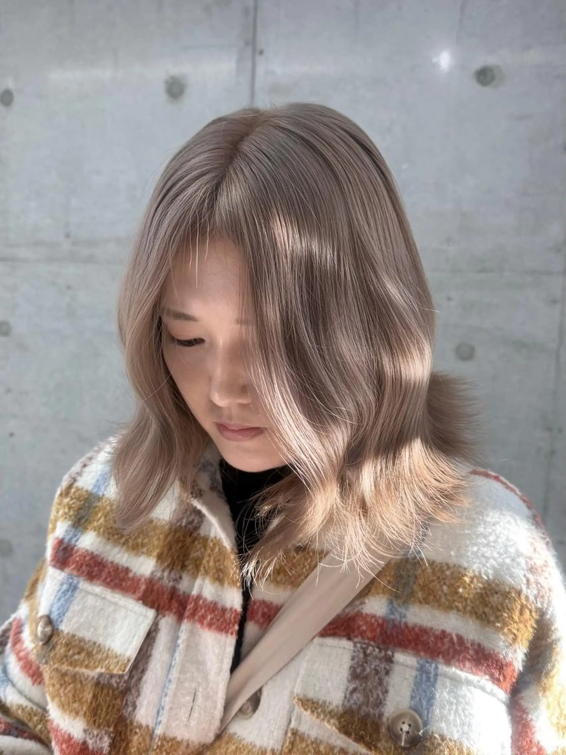 ミディアム ヘアカラー ハイトーン×艶カラー 🤍MIZUKIのヘアスタイル