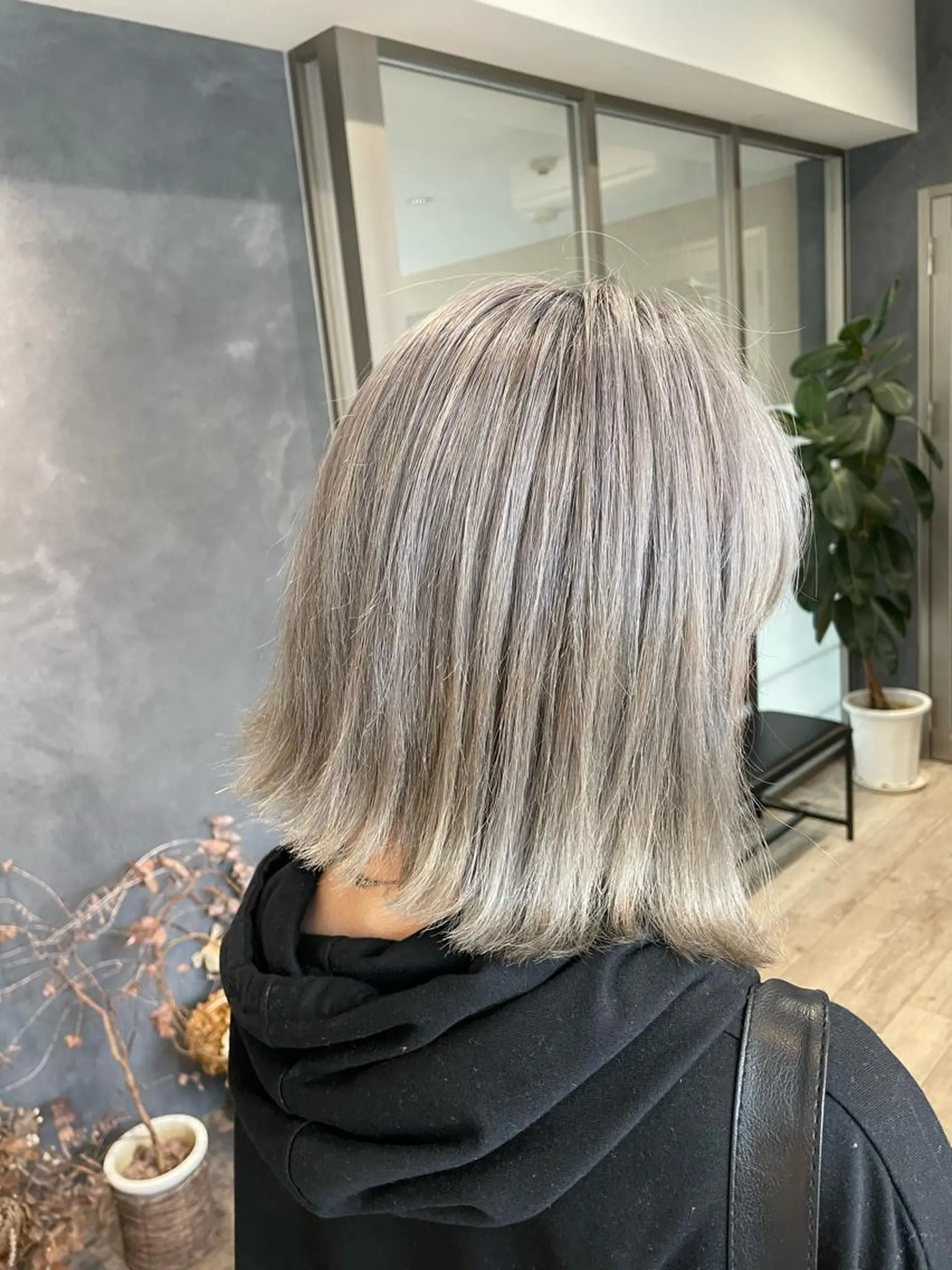 ミディアム カラー ~tie.hair salon所属・Ryoka🌼倉敷/ ハイトーン/レイヤーのヘアスタイル