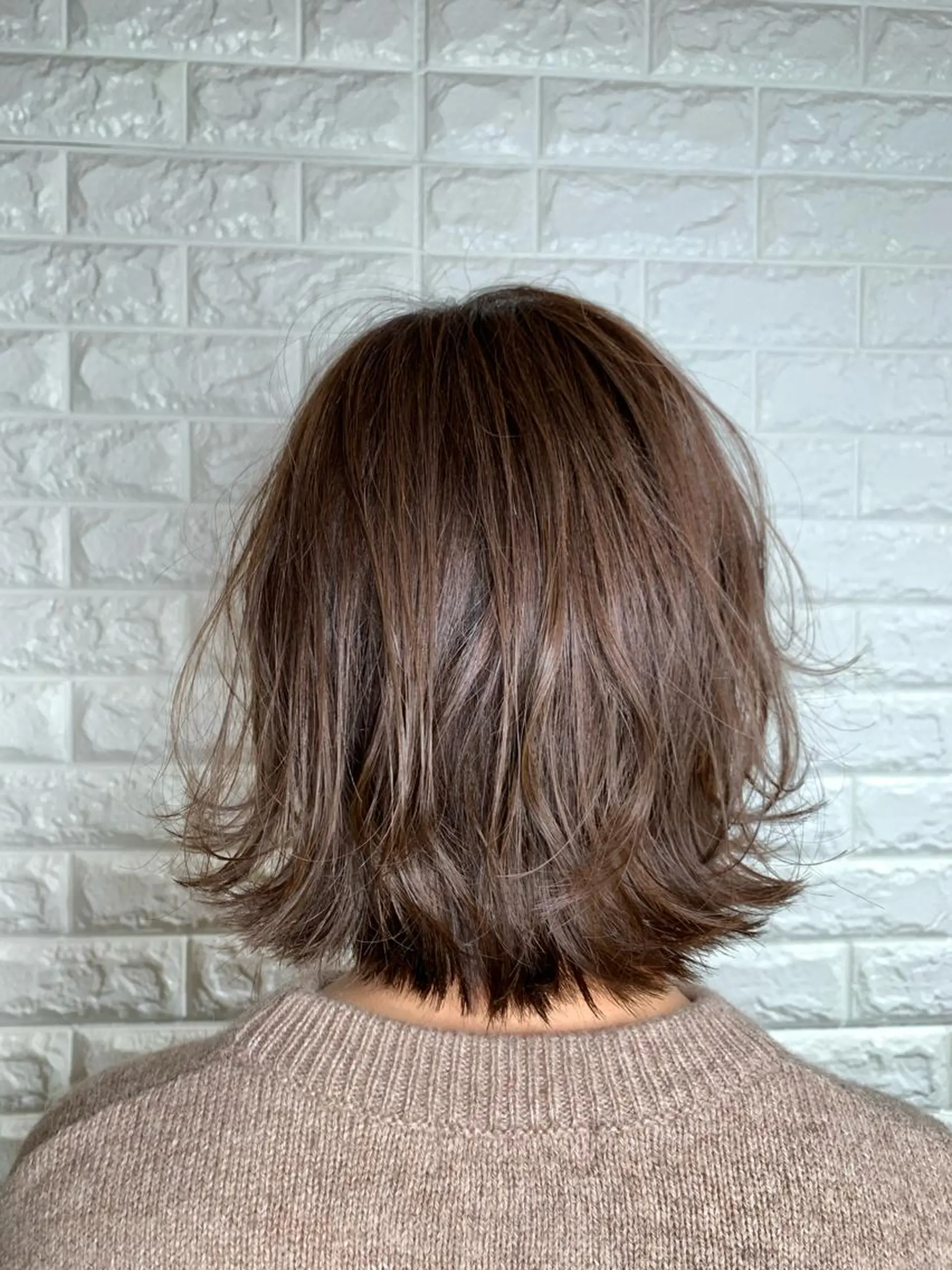 ミディアム カラー 切りっぱなしボブ ボブ 外ハネヘア Lee東三国 店長 谷辻誠志のヘアスタイル