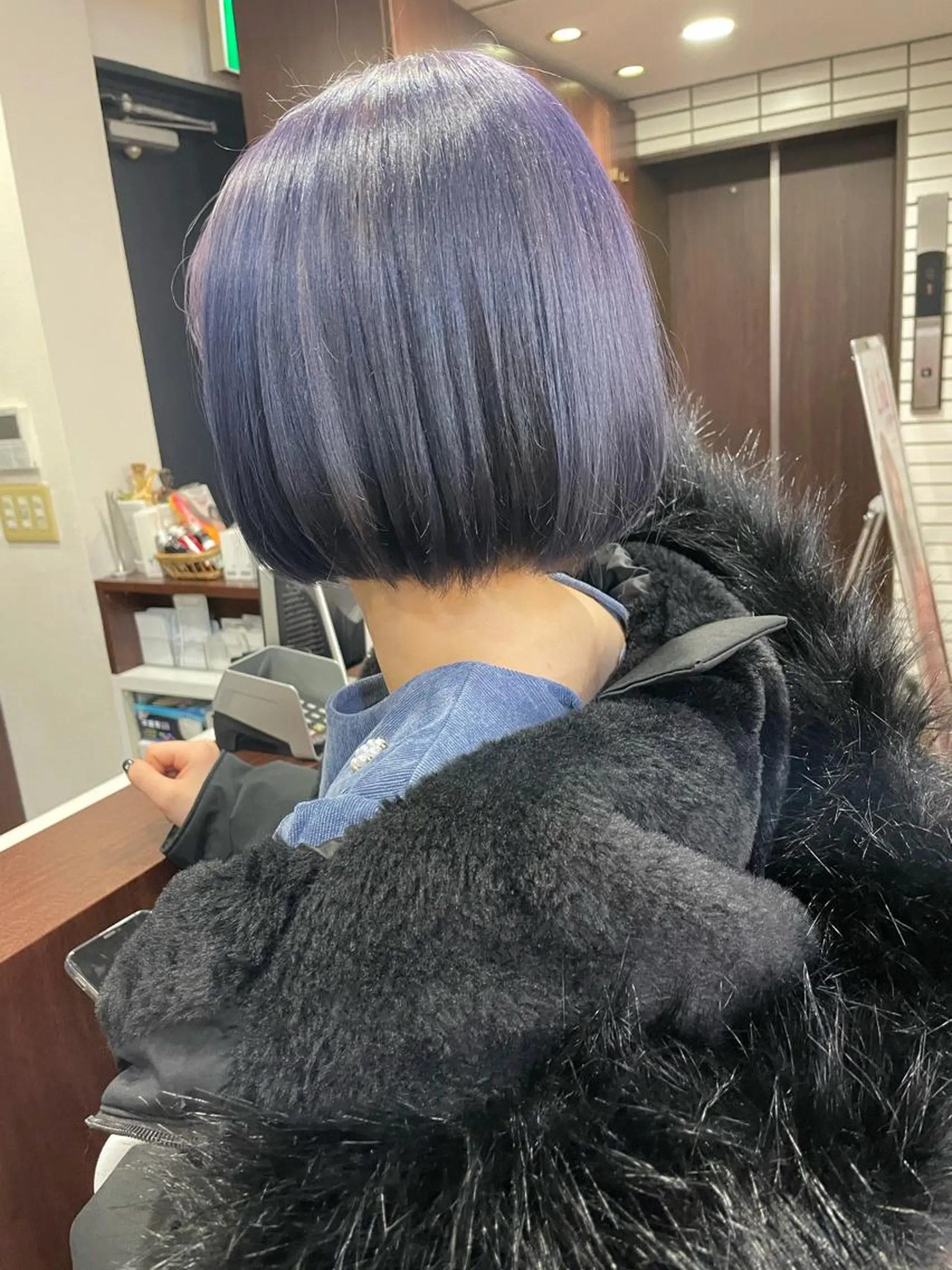 ショート カラー レイヤーカット、 大人可愛い　中村美羅のヘアスタイル