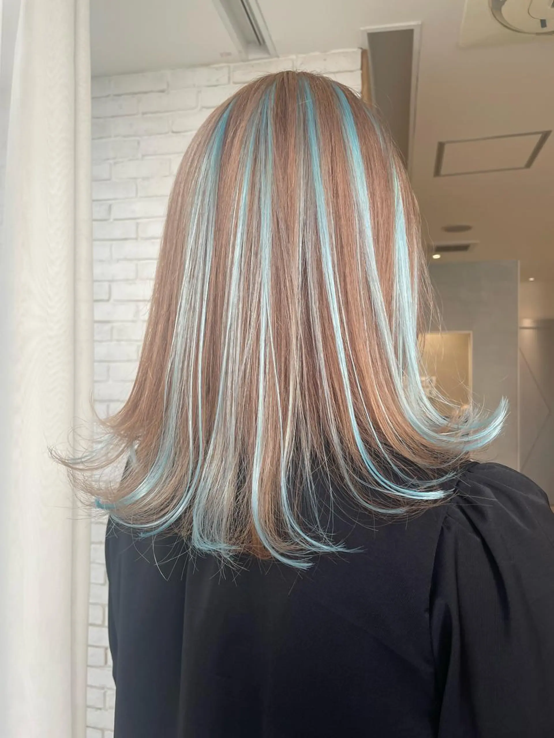 セミロング カラー 艶ハイトーン👑♡ NATSUKIのヘアスタイル