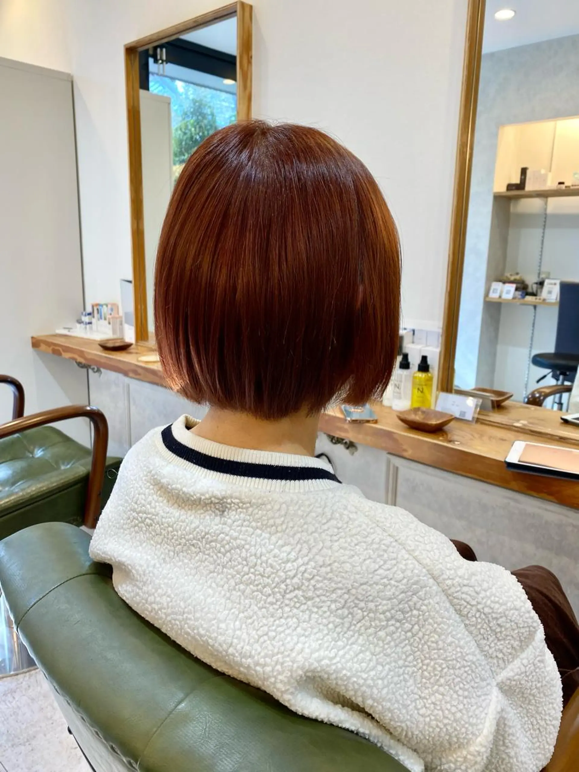 ショート カラー アッシュ ブリーチ ボルドーカラー ブラウンカラー グレージュ エイト ウメダのヘアスタイル