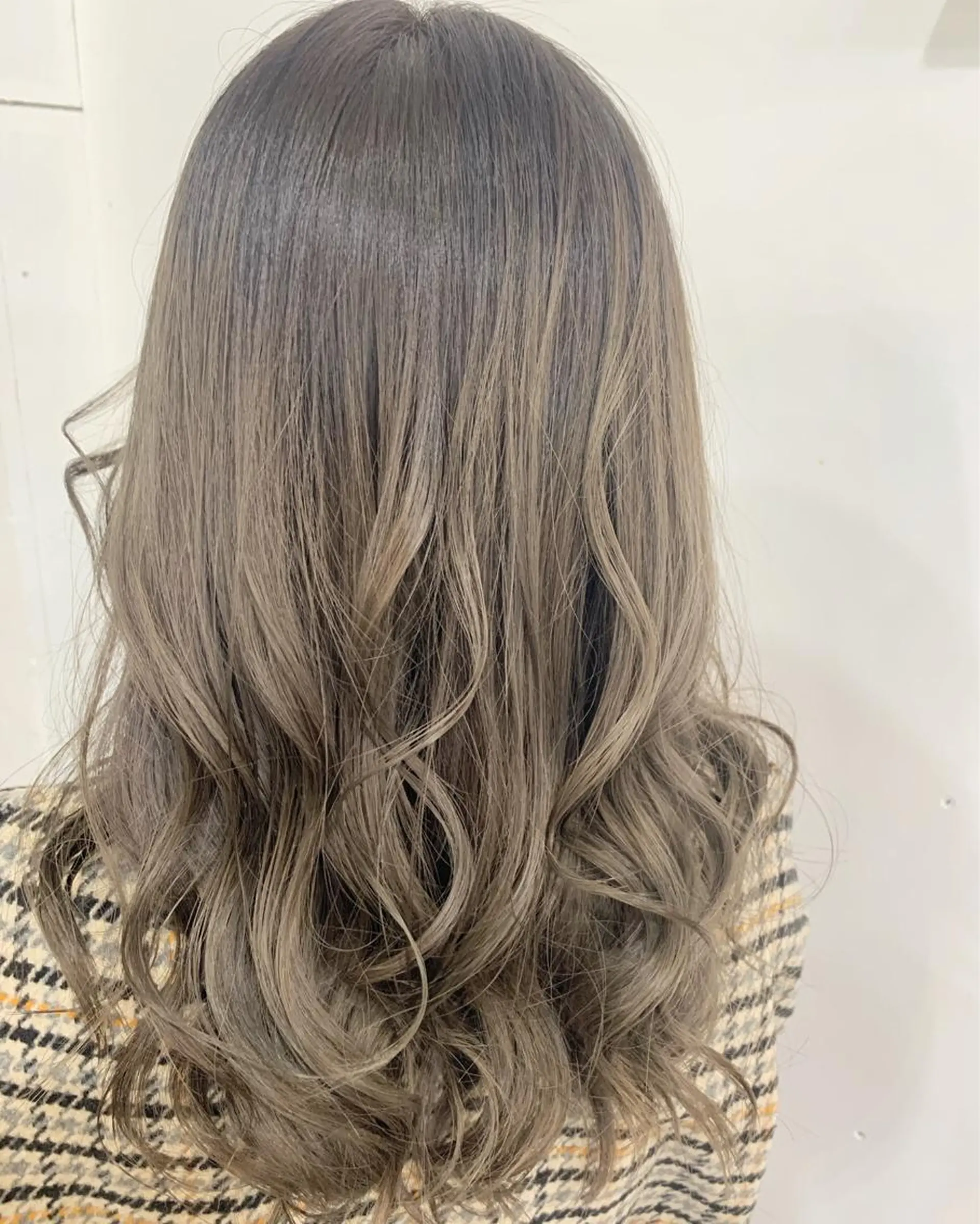 セミロング カラー RINKA 琳茄のヘアスタイル