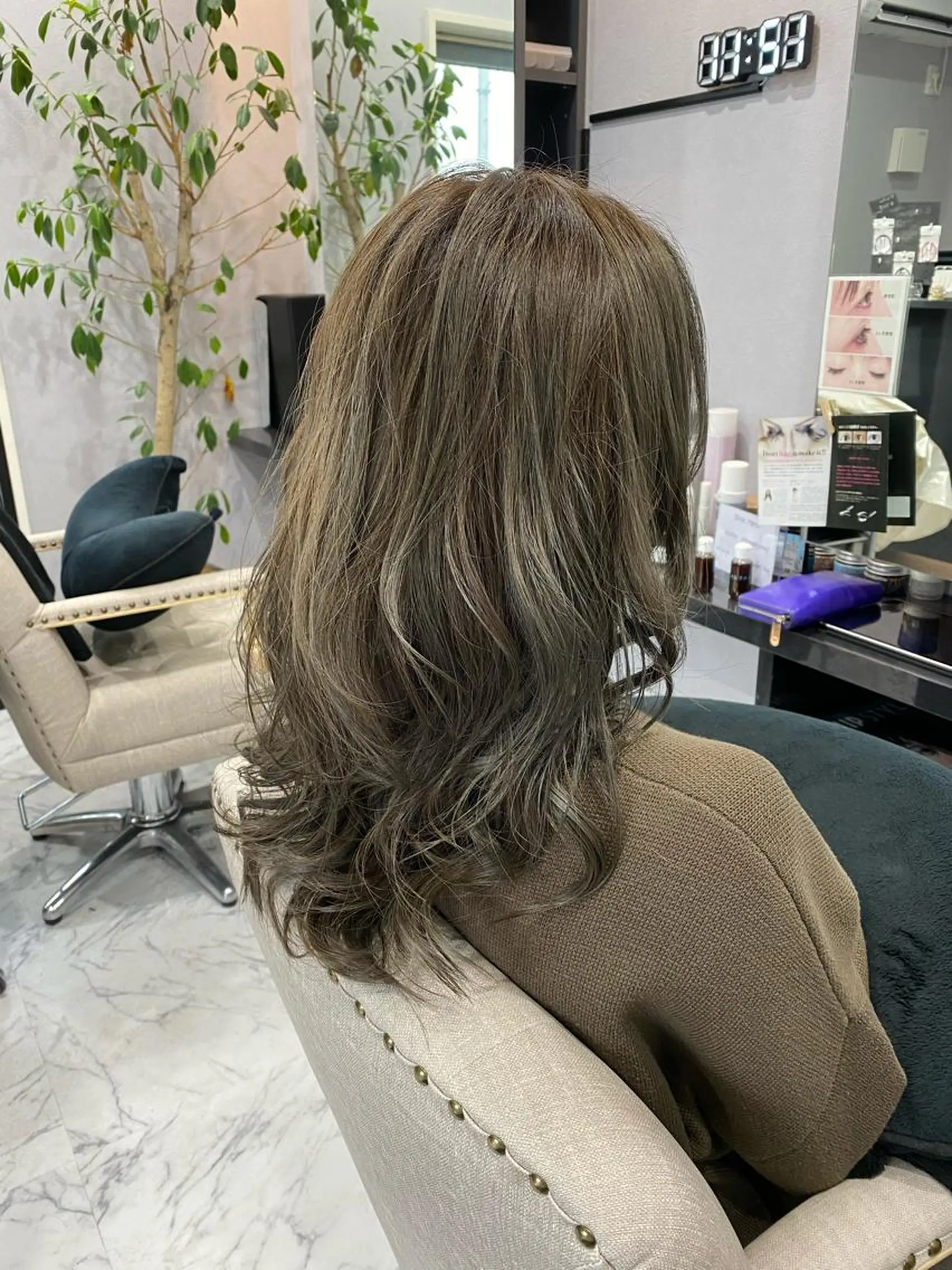 ミディアム カラー ヘアカラー ヘアセット FAVORE 【ファヴォーレ】のヘアスタイル