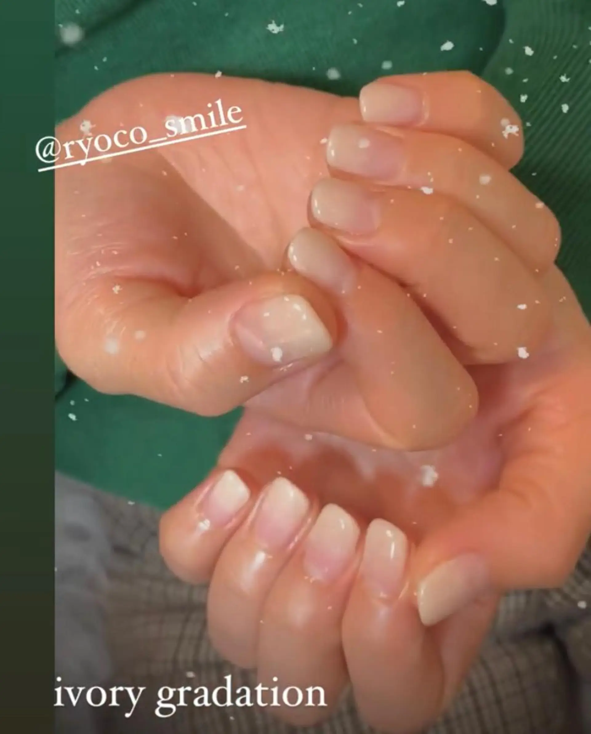 ネイル グラデーション ワンホンネイル ホワイト ハンドネイル ハンドケア Eden　private nail saron所属・Eden ♾️のネイルデザイン