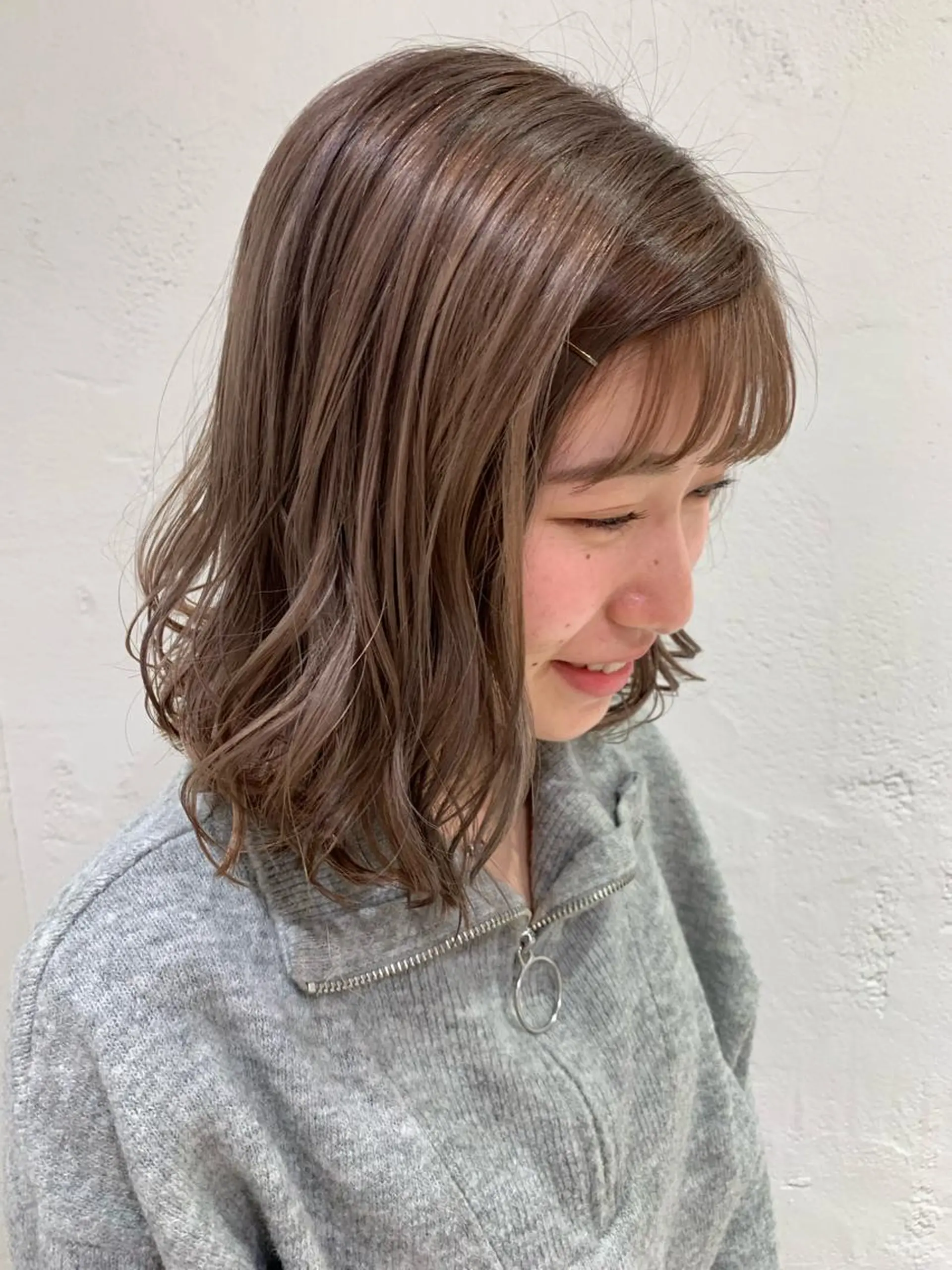 ミディアム カラー ヘアアレンジ ベージュカラー ブリーチ ハイトーンカラー ミルクティーベージュ 🫧透明感カラー/ ボブ/小笠原汐海🪽のヘアスタイル