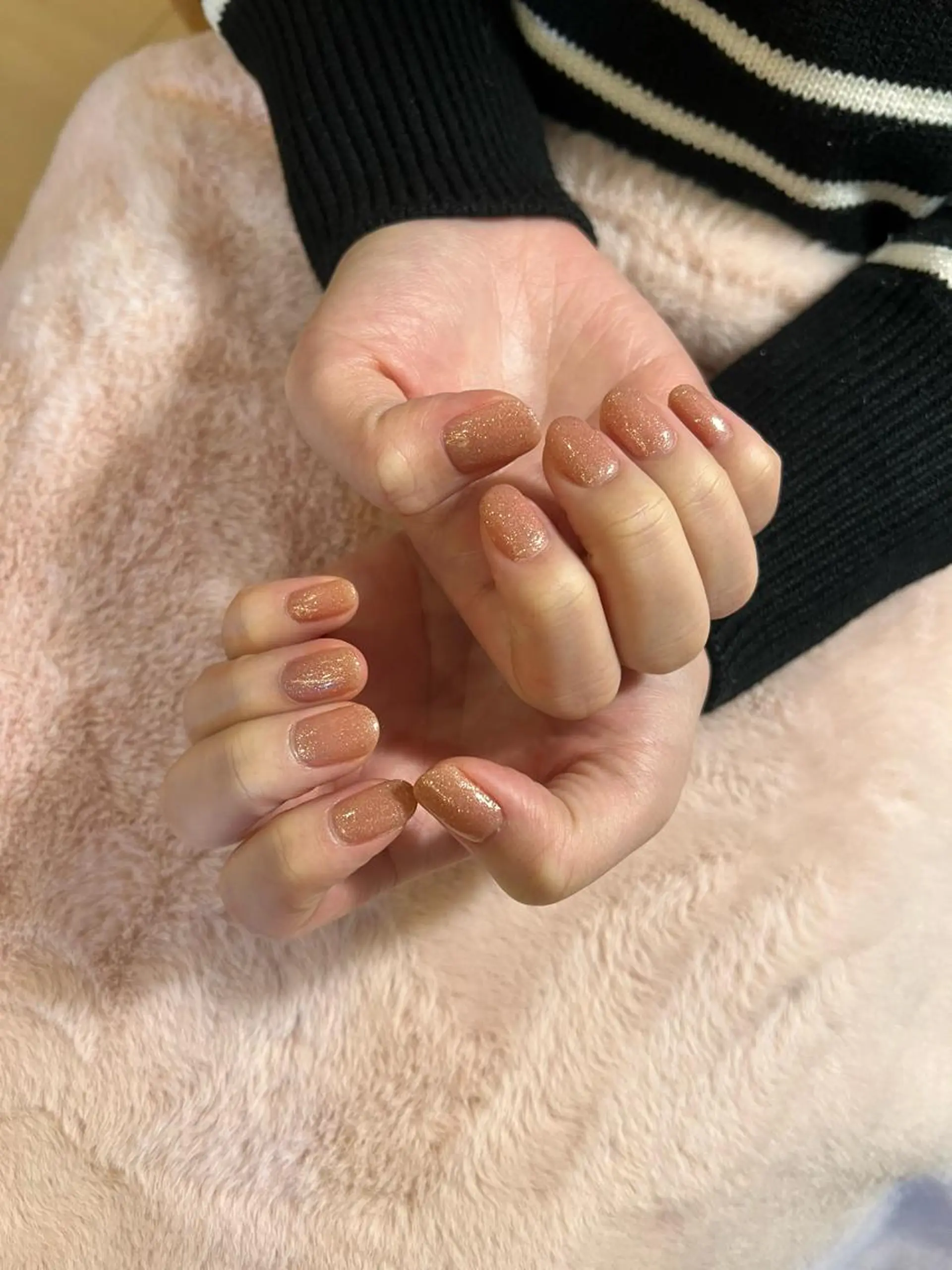 ミディアム ハンドネイル 𝐞𝐚𝐜𝐡 nanami🩰のネイルデザイン