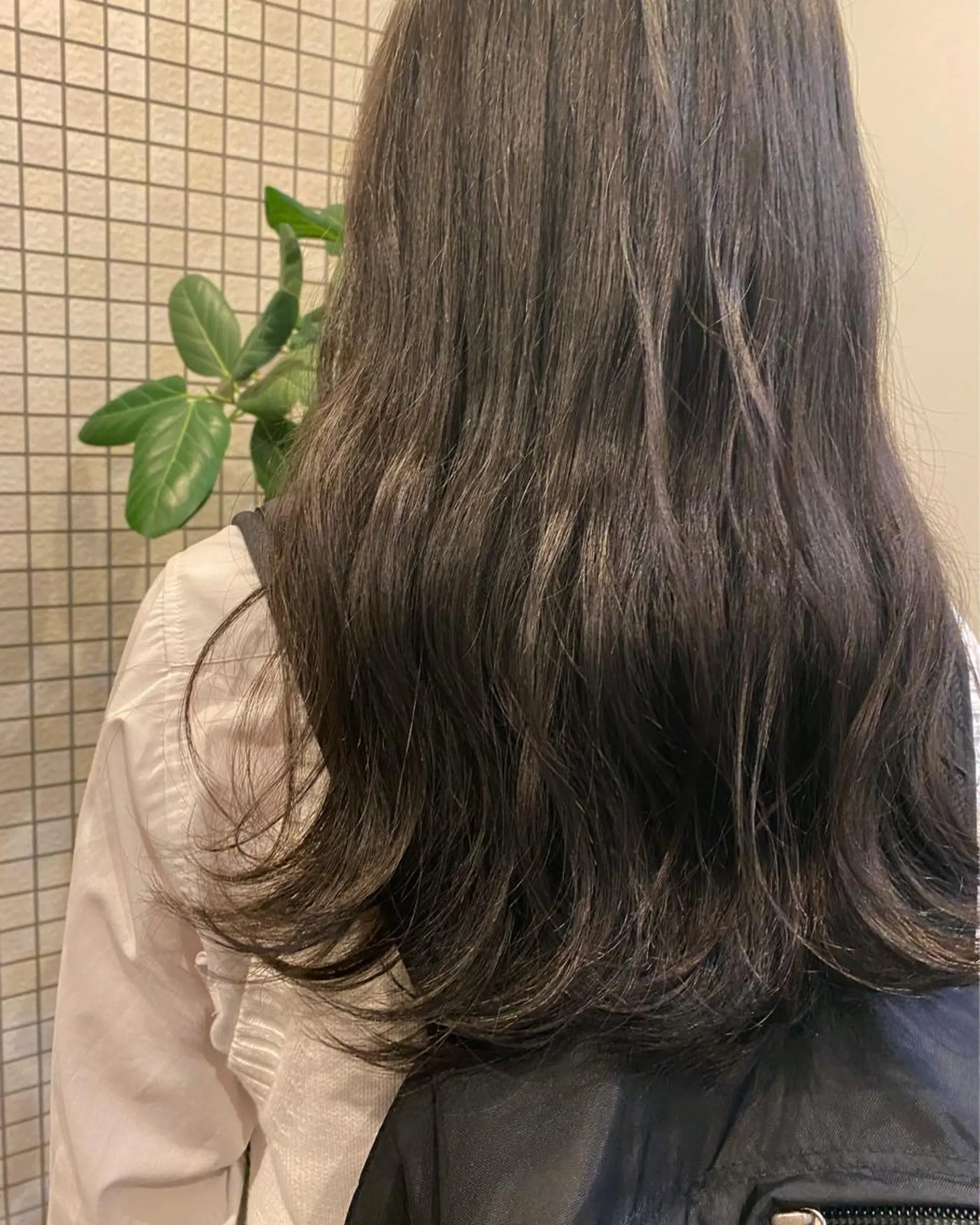 ロング カラー ベージュカラー オリーブベージュ & Graph. 立川🥣🌿のヘアスタイル