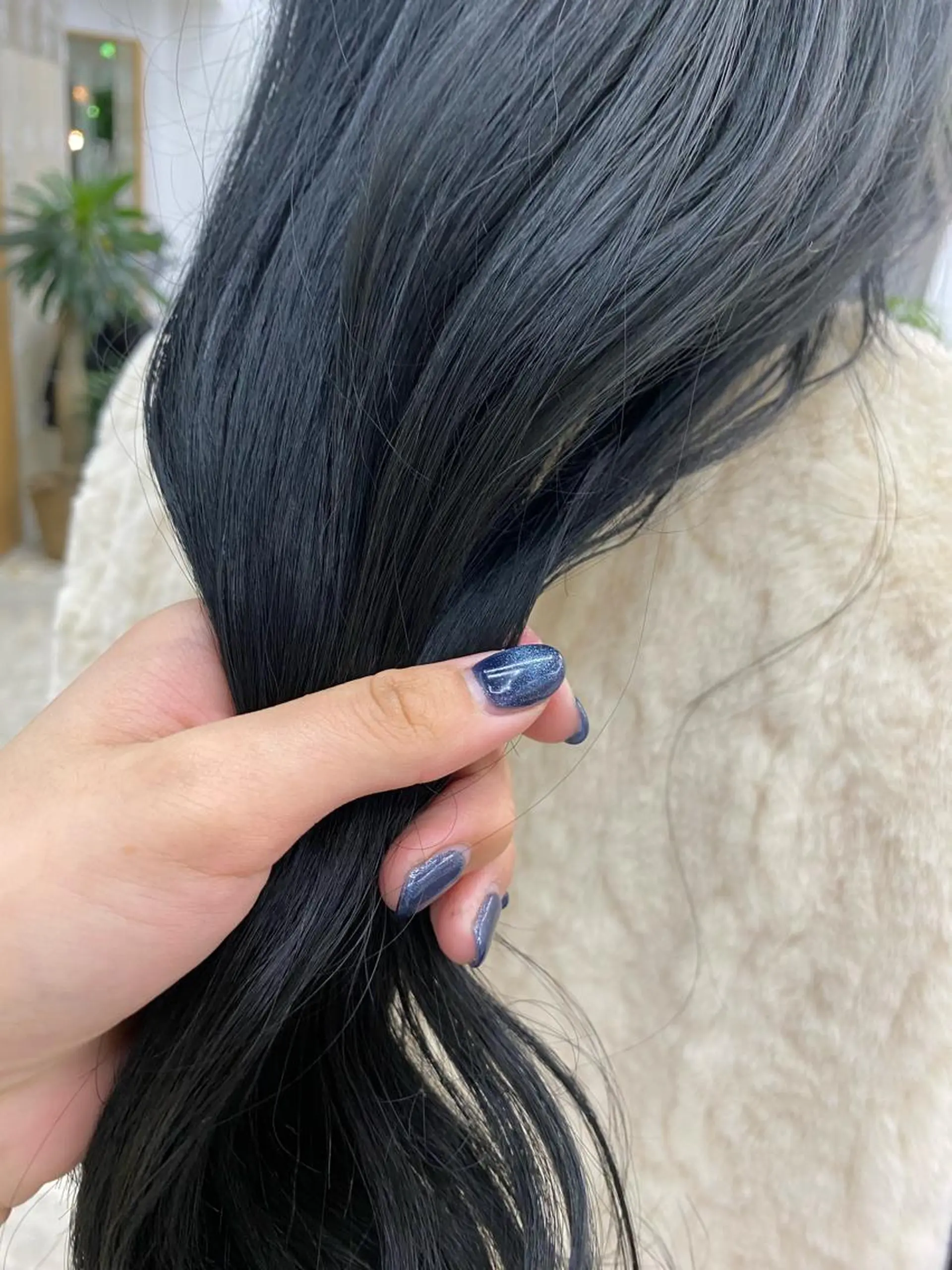 カラー 黒髪 ブルーカラー ブルーブラック kvell by urban.所属・KVELL ユナのヘアスタイル