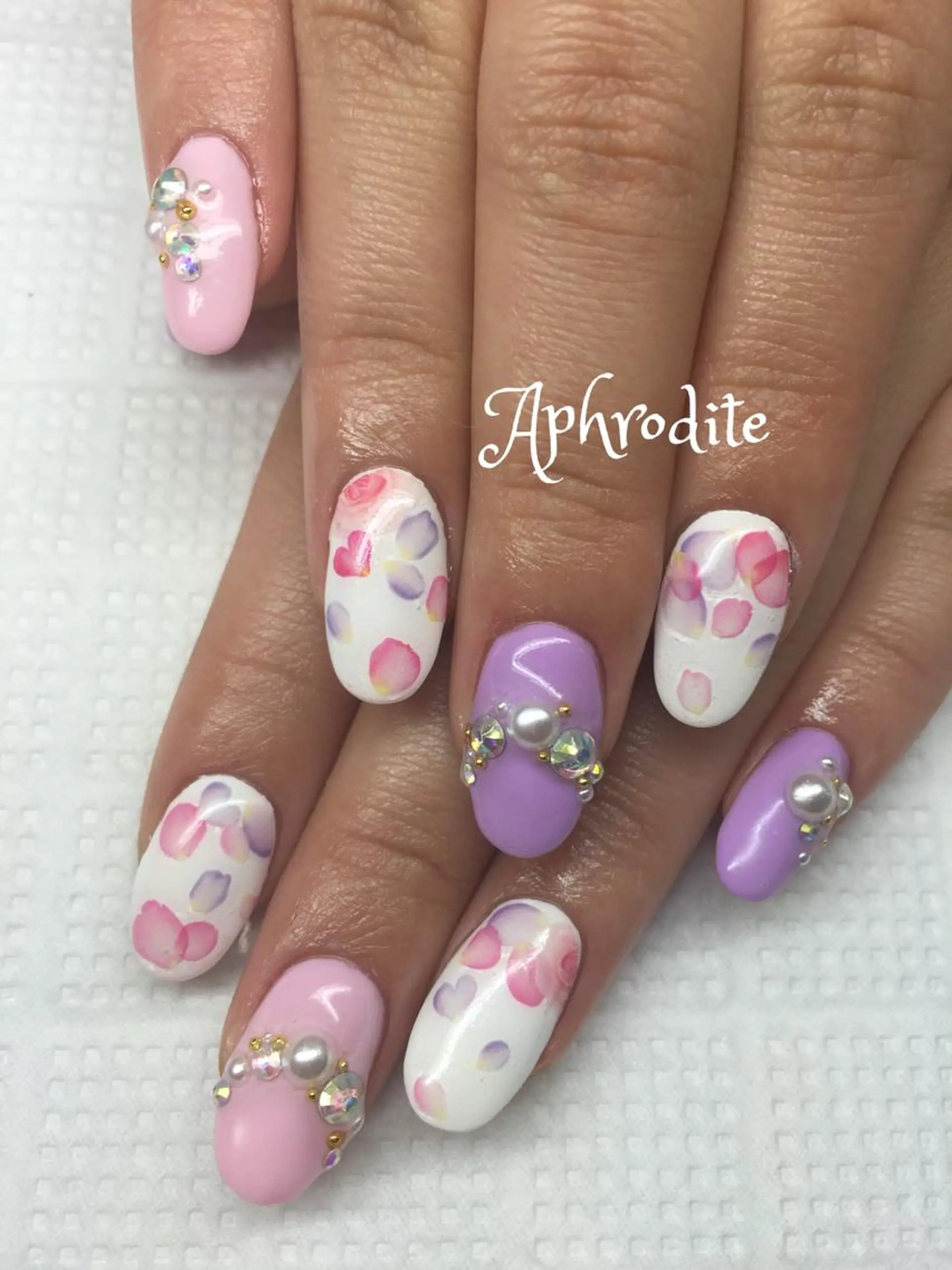 ネイル ジェルネイル ピンク Aphrodite パラジェル認定サロンのネイルデザイン