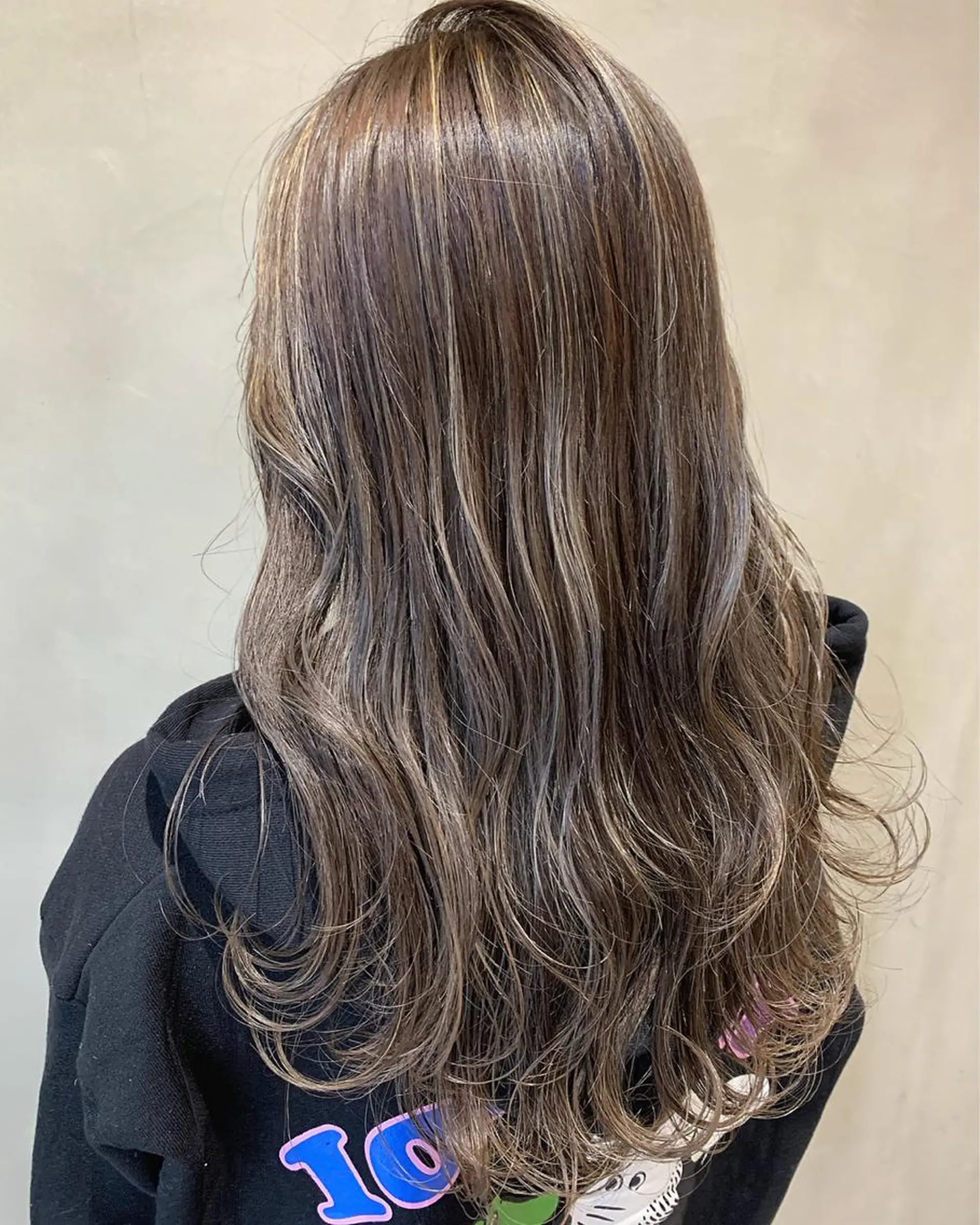 ロング カラー ヘアアレンジ ミストバング ブリーチ ケアブリーチ 透明感カラー デザインカラー maoブリーチ無し 似合わせカラーのヘアスタイル