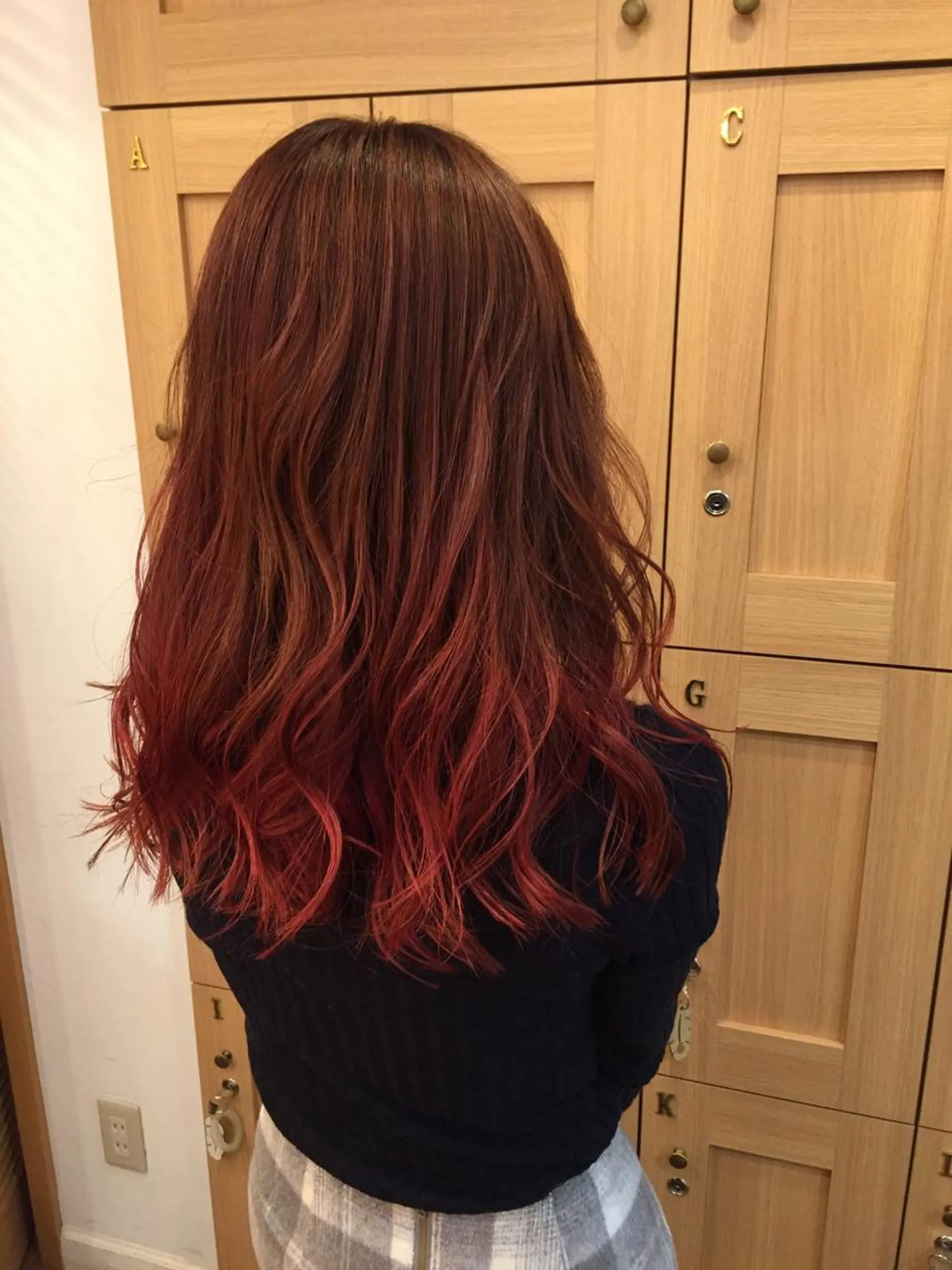 ロング カラー グレージュ ハイライトカラー レッドカラー ハイライト ヘアカラー トリートメント ヘアセット カラー特化サロン大阪 ルービック江坂/新城のヘアスタイル