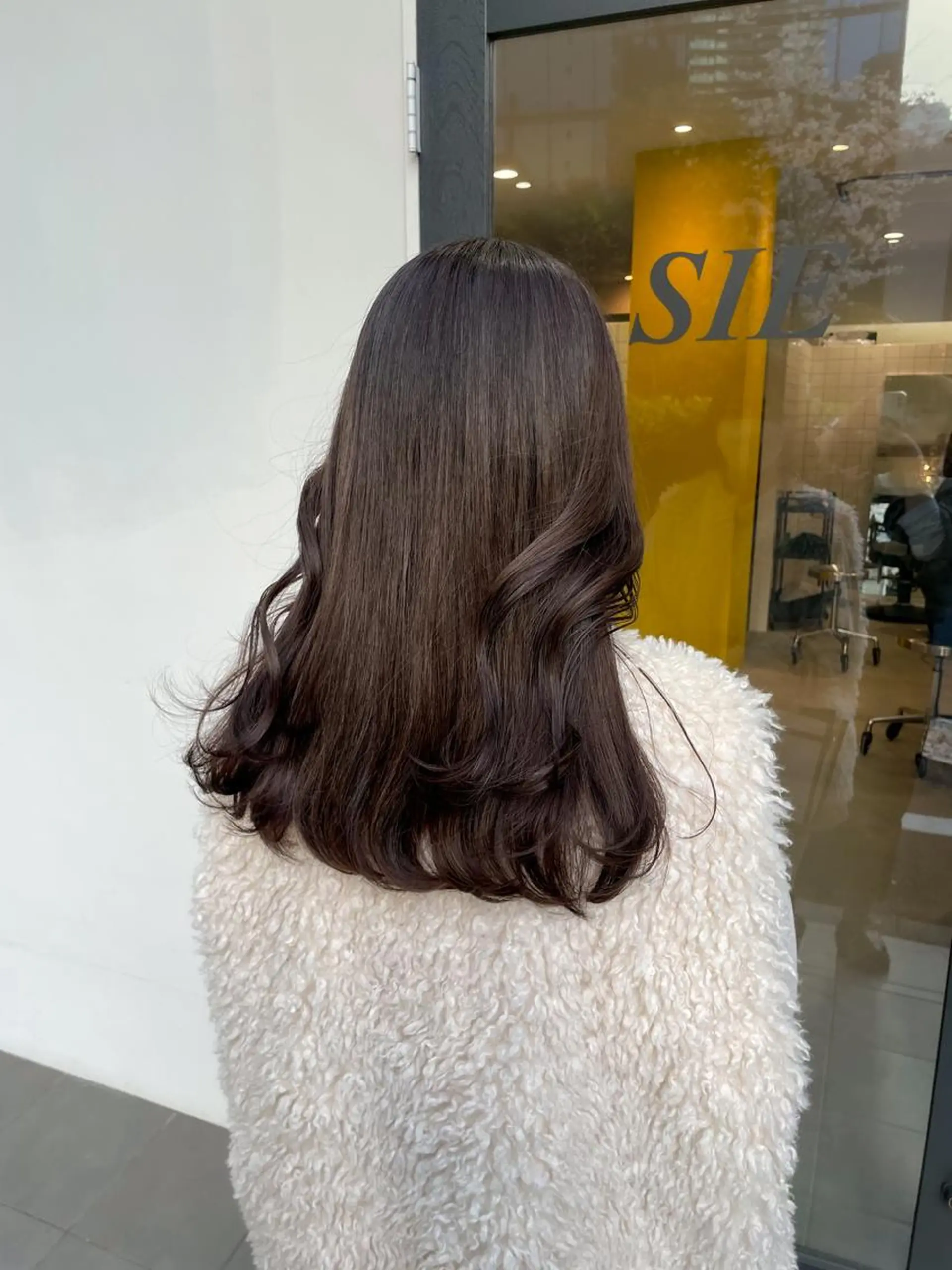 セミロング カラー Koto🌿 ブリーチなしカラーのヘアスタイル