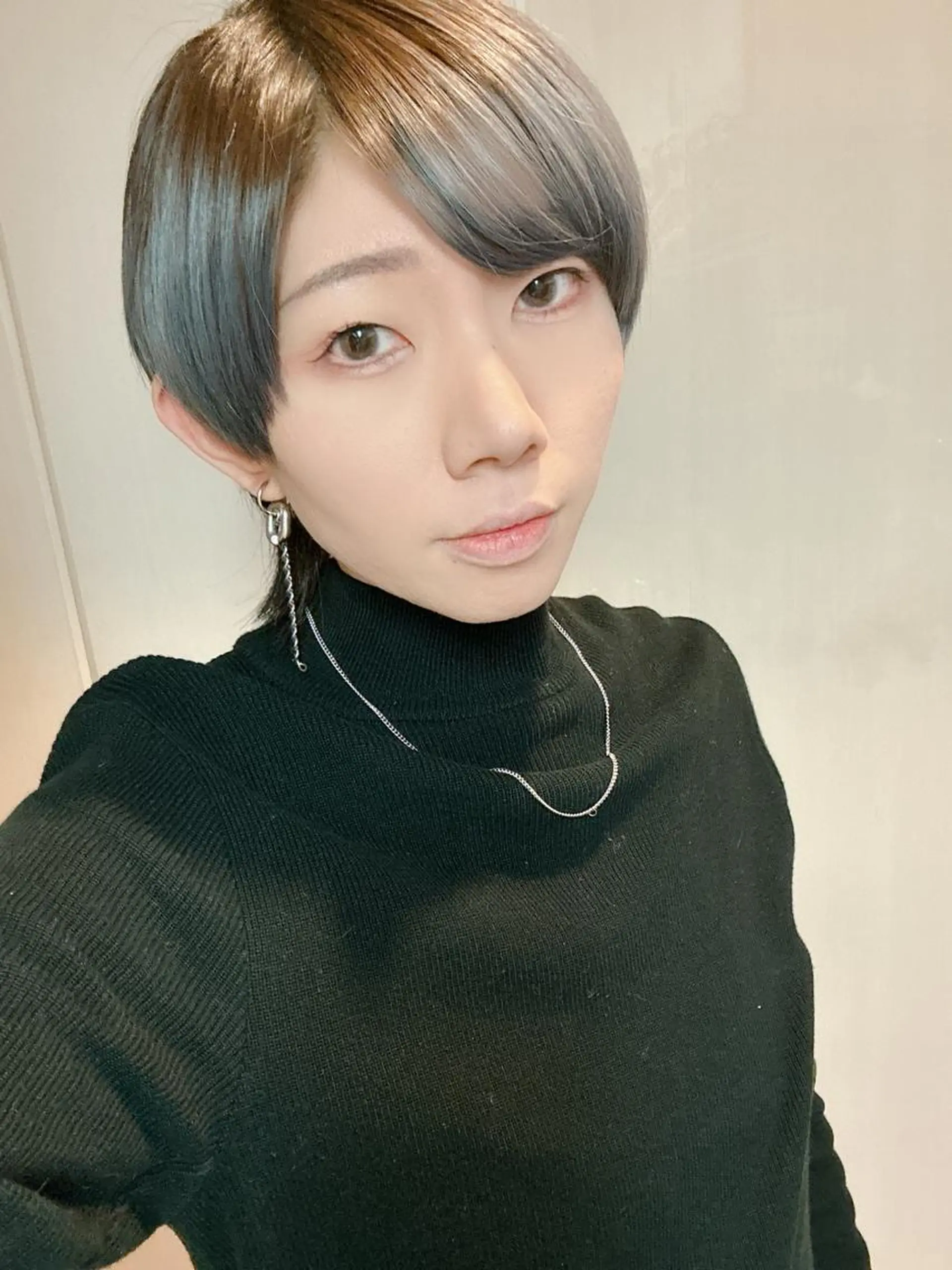 ショート カラー パーマ ヘアアレンジ メンズ キッズ ネイル マツエク・マツパ アイブロウ ブルーカラー ブルー アニメ,Vオタク× 即効痩せエステサロンのエステ・リラクイメージ