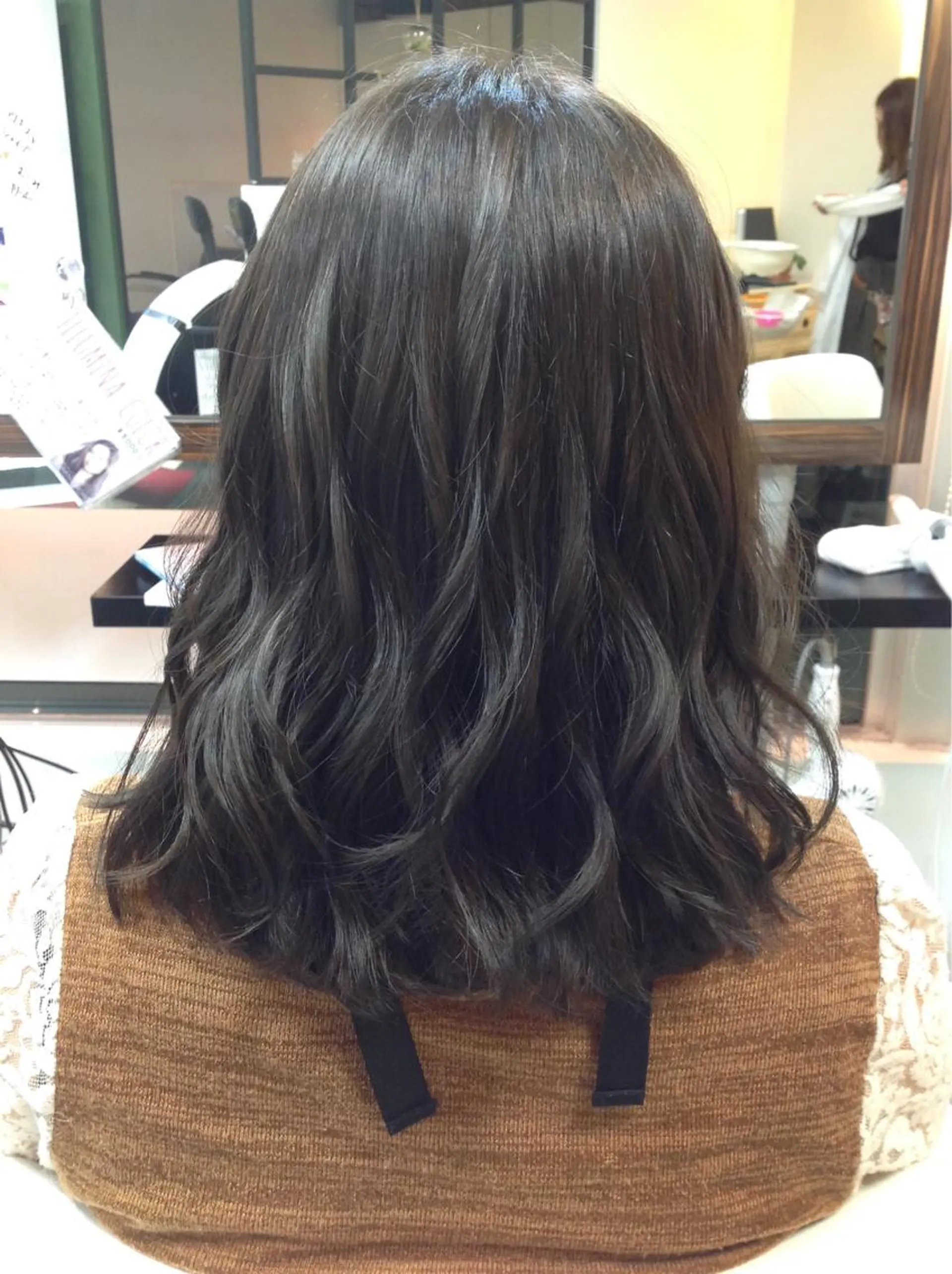 セミロング カラー ブルーカラー ブルージュ 透明感カラー 榎園 由美のヘアスタイル