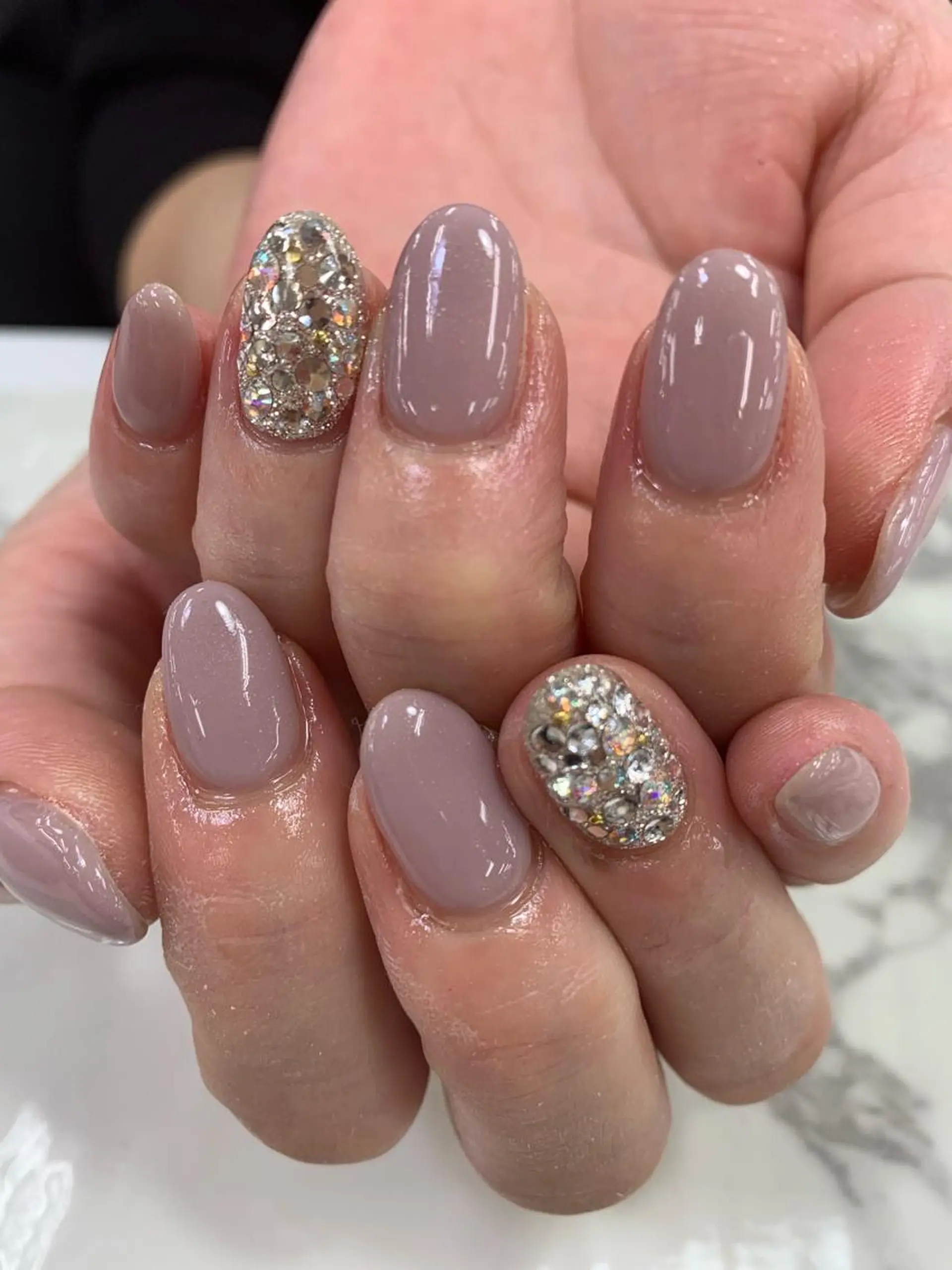 ネイル ストーンネイル nail salon 18.のネイルデザイン