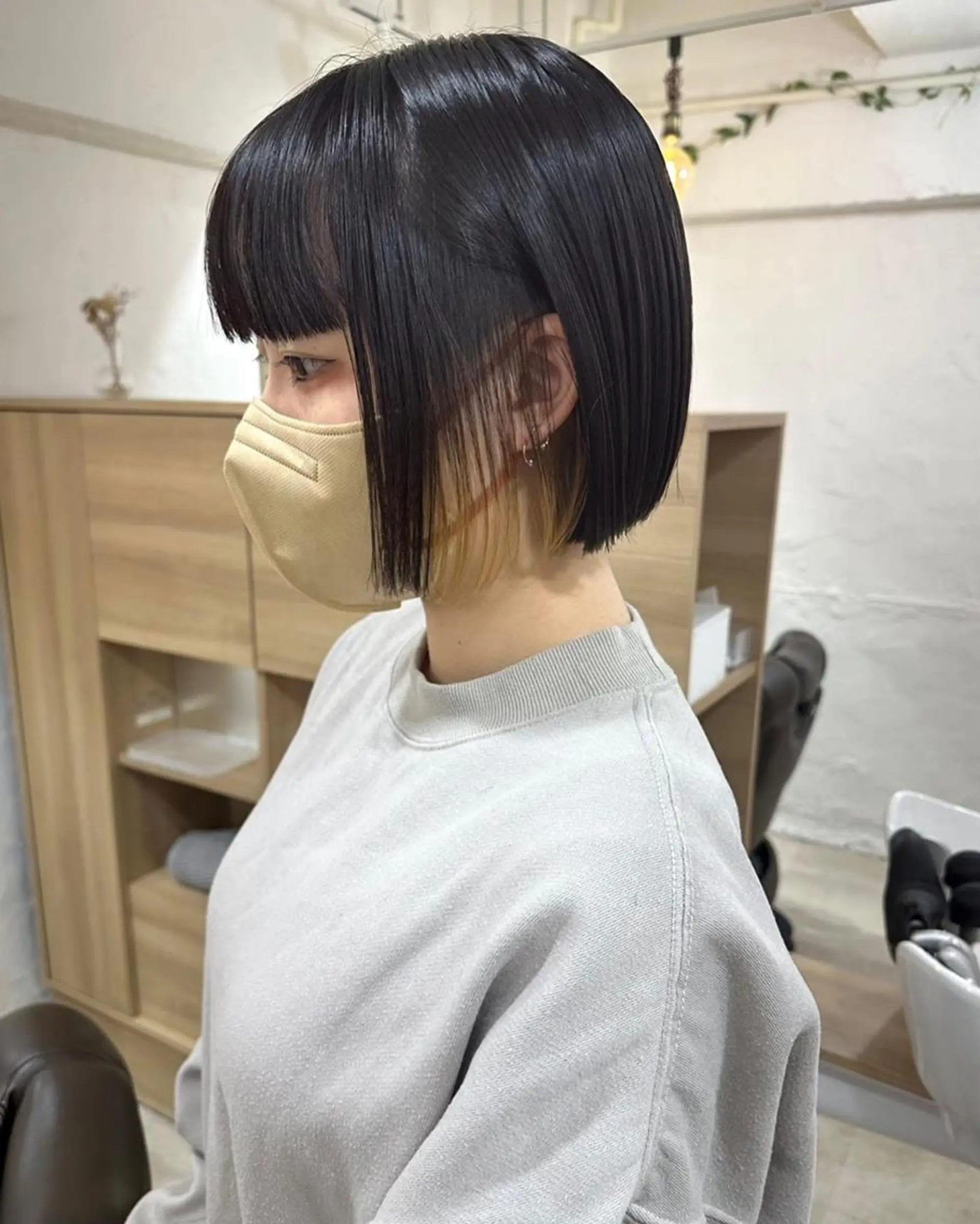 ショート カラー パーマ 切りっぱなしボブ 前下がりボブ ショートボブ 黒髪 イヤリングカラー 銀座No.1髪質改善 縮毛矯正/本木のヘアスタイル