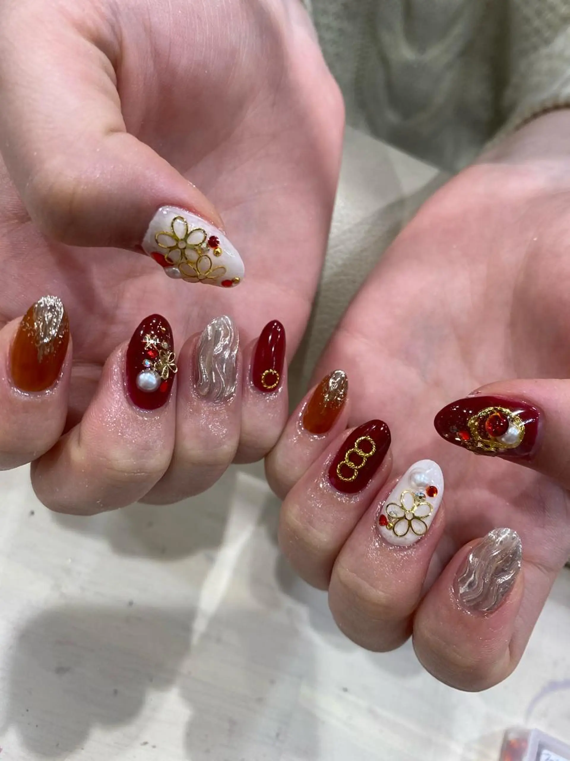 ネイル 成人式 ゴールド 赤色 wooone所属・鶴橋wooone nail.rieのネイルデザイン