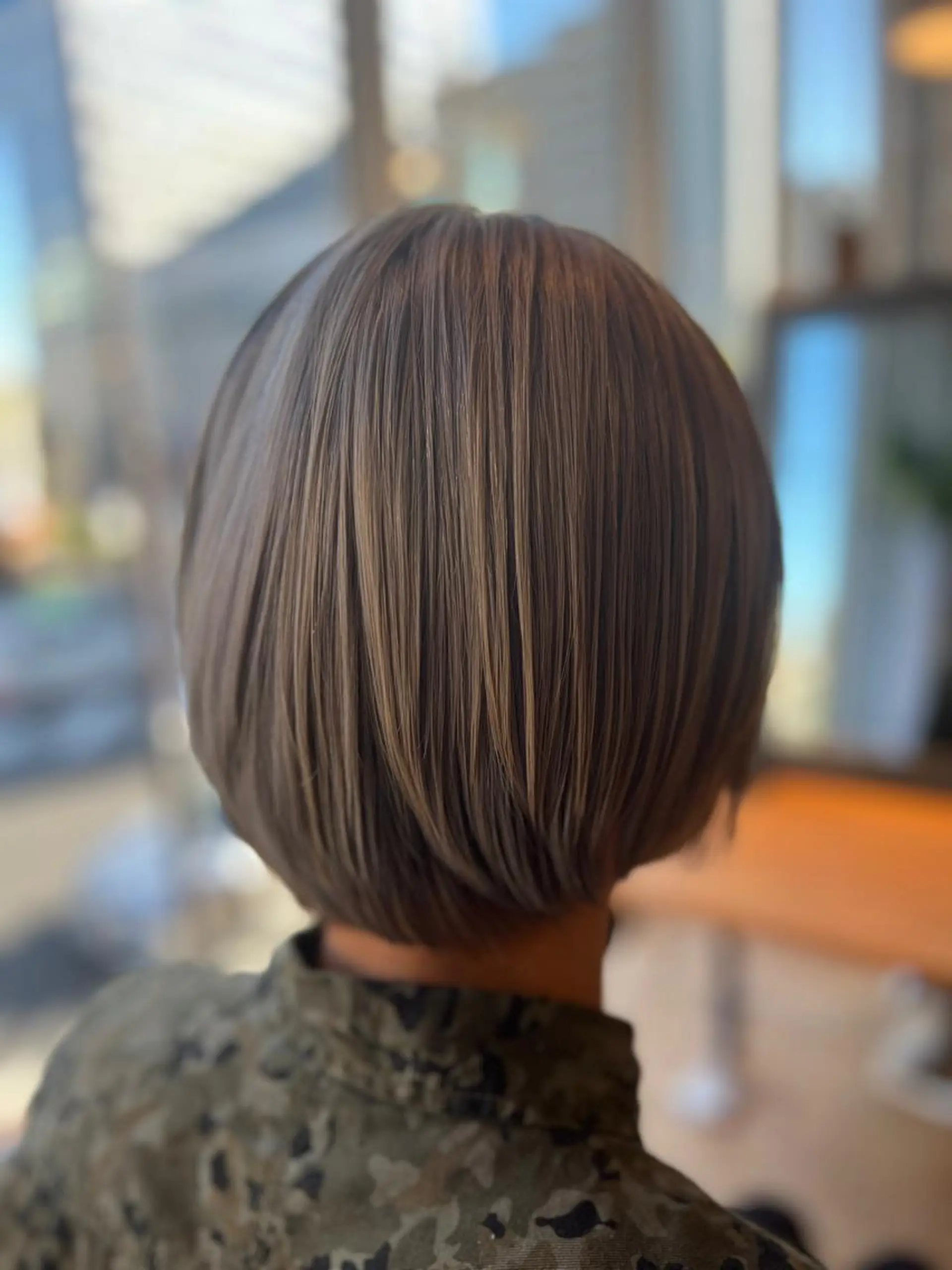 ショート ハイライト 髪質改善 縮毛矯正 トリートメント ヘアカラー BEACH　HAIR&NAIL所属・両国駅徒歩1分⭐️ アイロン仕上げのヘアスタイル