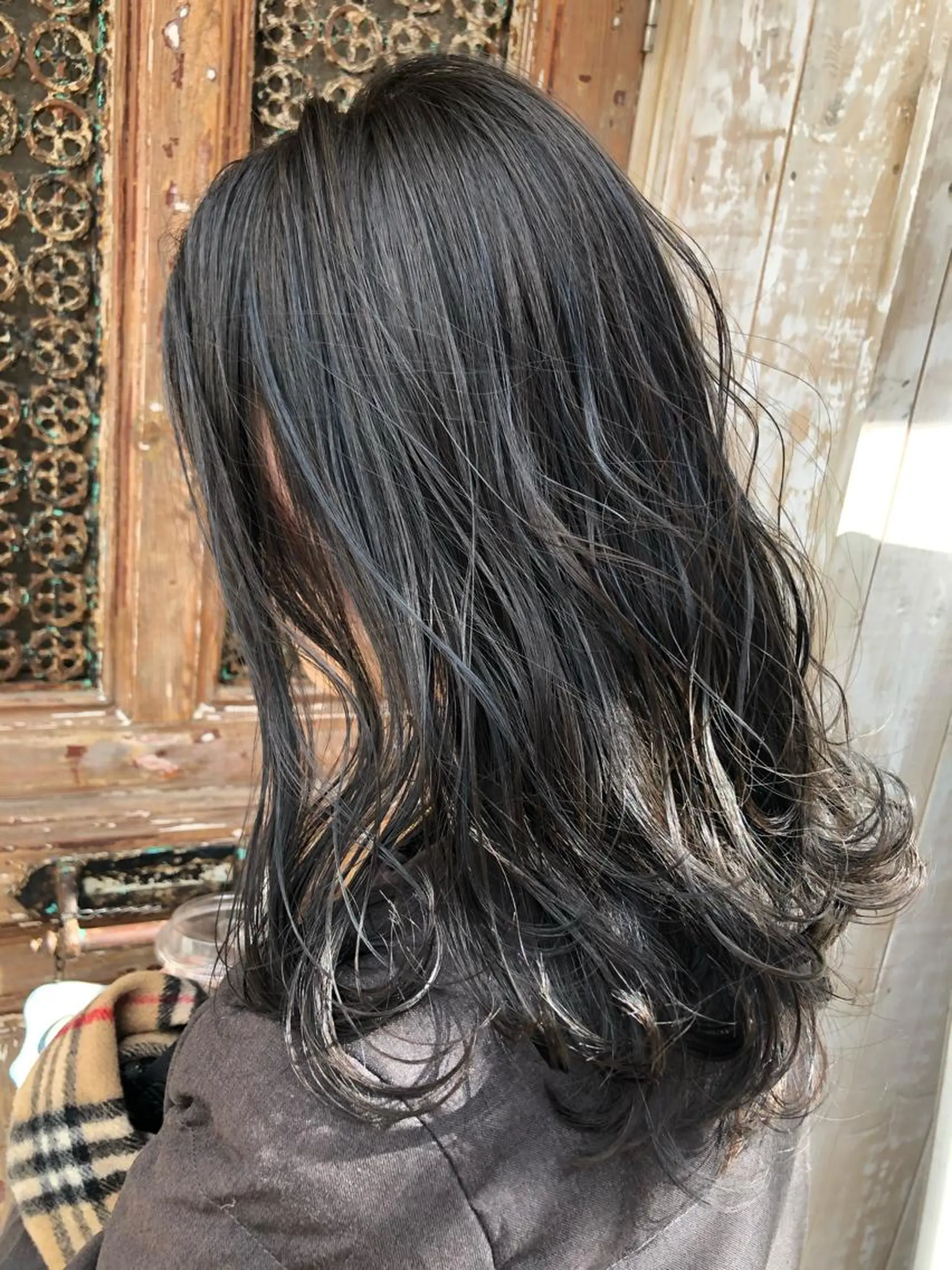 セミロング カラー ブルーカラー ブルーグレー ブルーグレージュ グレージュ ヘアカラー 舘野 太嘉宏のヘアスタイル