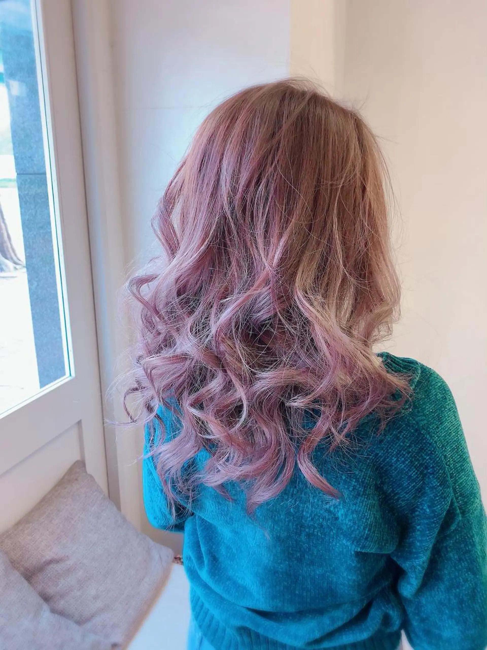 ロング カラー ベージュカラー ブリーチ パープルカラー カット ヘアカラー トリートメント 🍀Moda by Grande🍀のヘアスタイル