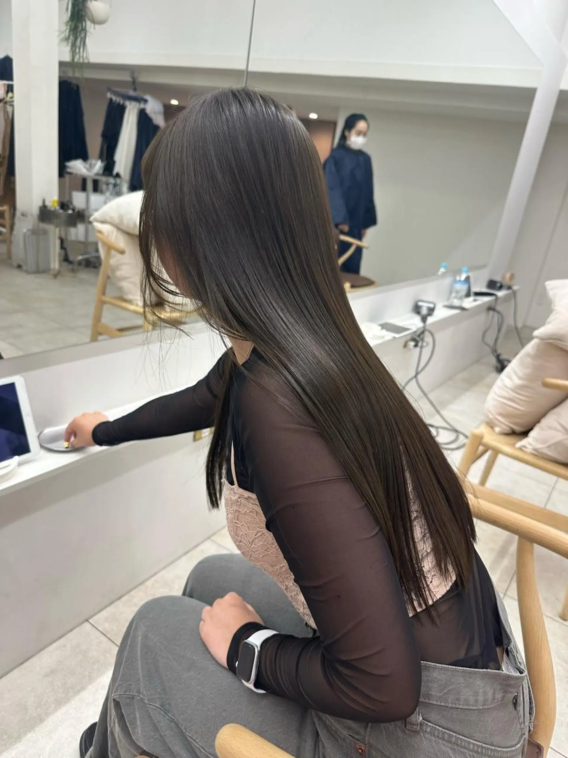 ロング カラー ベージュカラー 透明感カラー オリーブベージュ 林 莉央のヘアスタイル