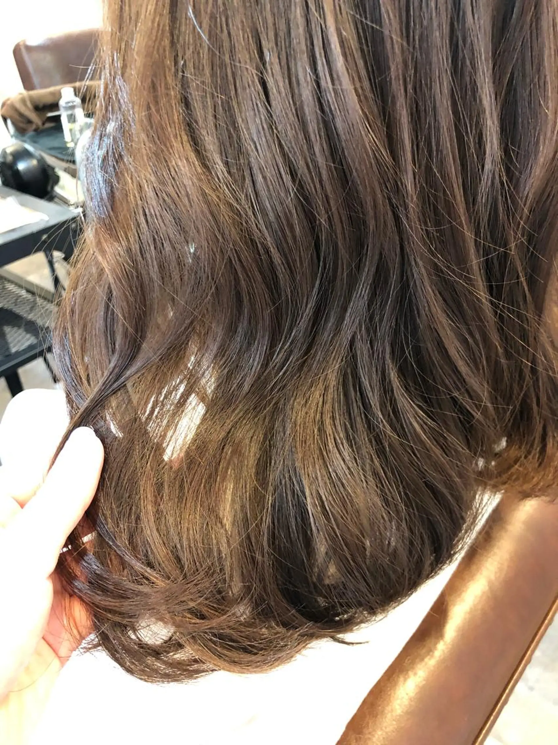 セミロング カラー 出雲 莉奈のヘアスタイル