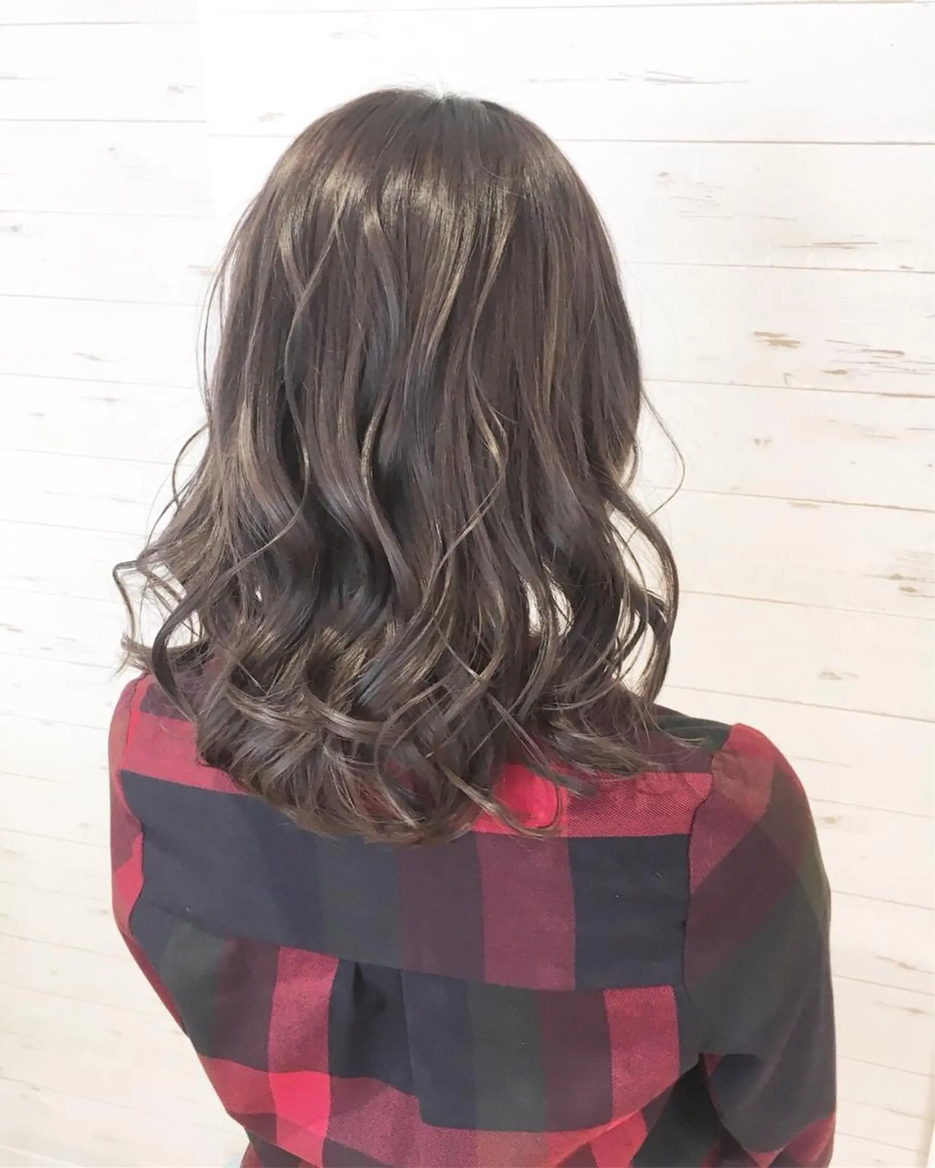 セミロング ミヤザキ タクトのヘアスタイル