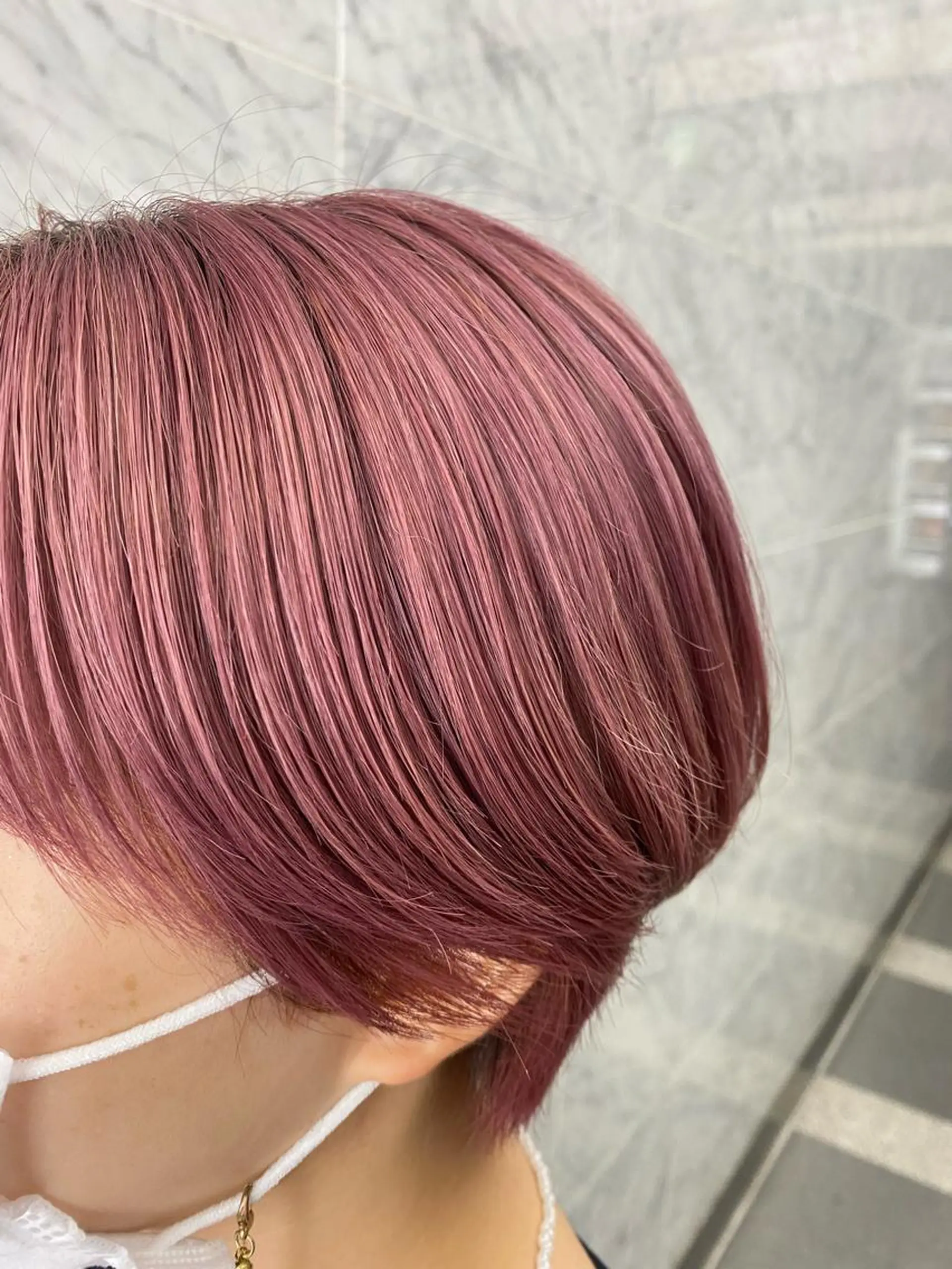 ショート カラー ハイトーンカラー ピンクカラー 艶髪レイヤー顔周り グレージュ添田晃基のヘアスタイル