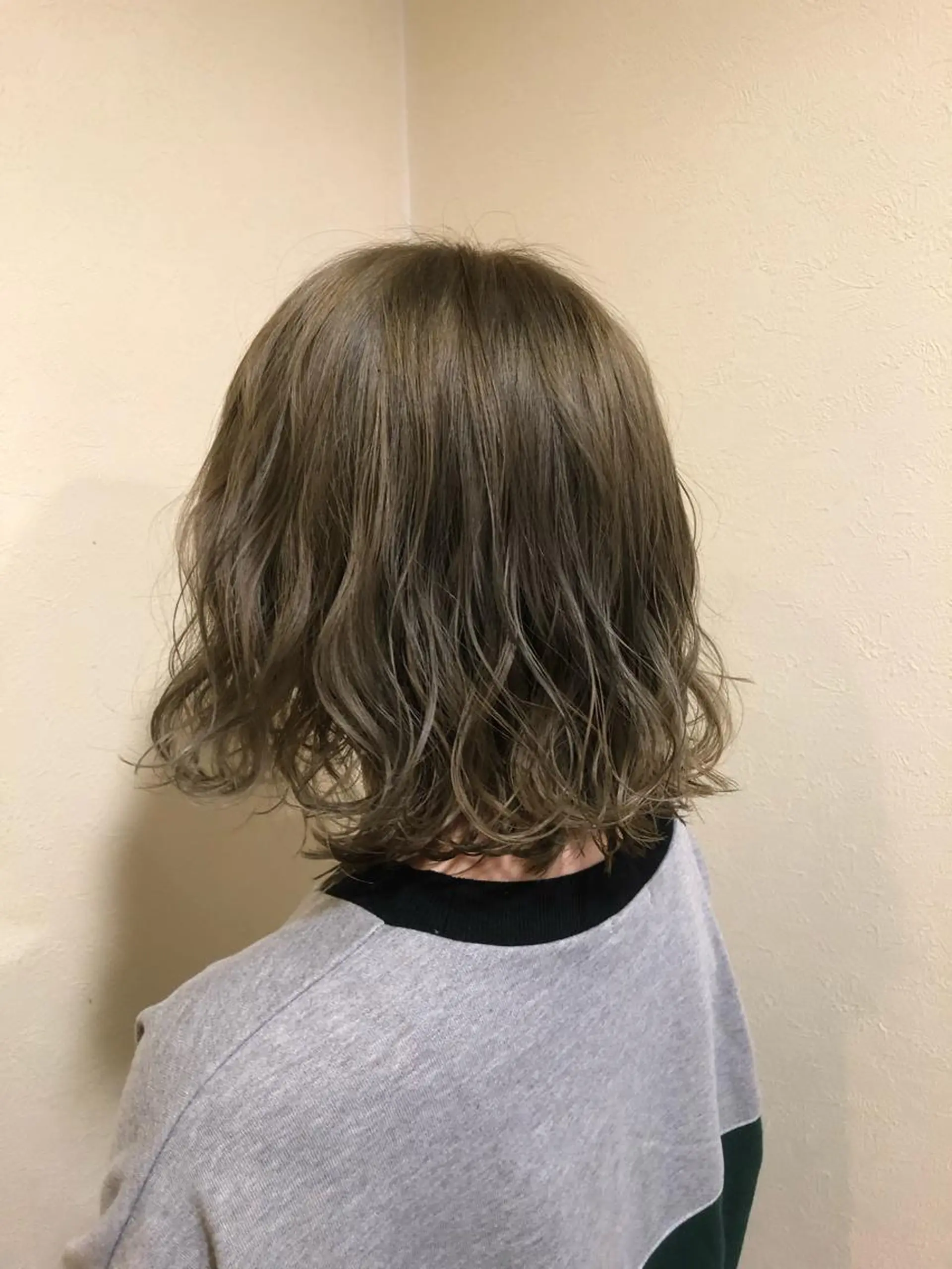 カラー 工藤 綾華のヘアスタイル