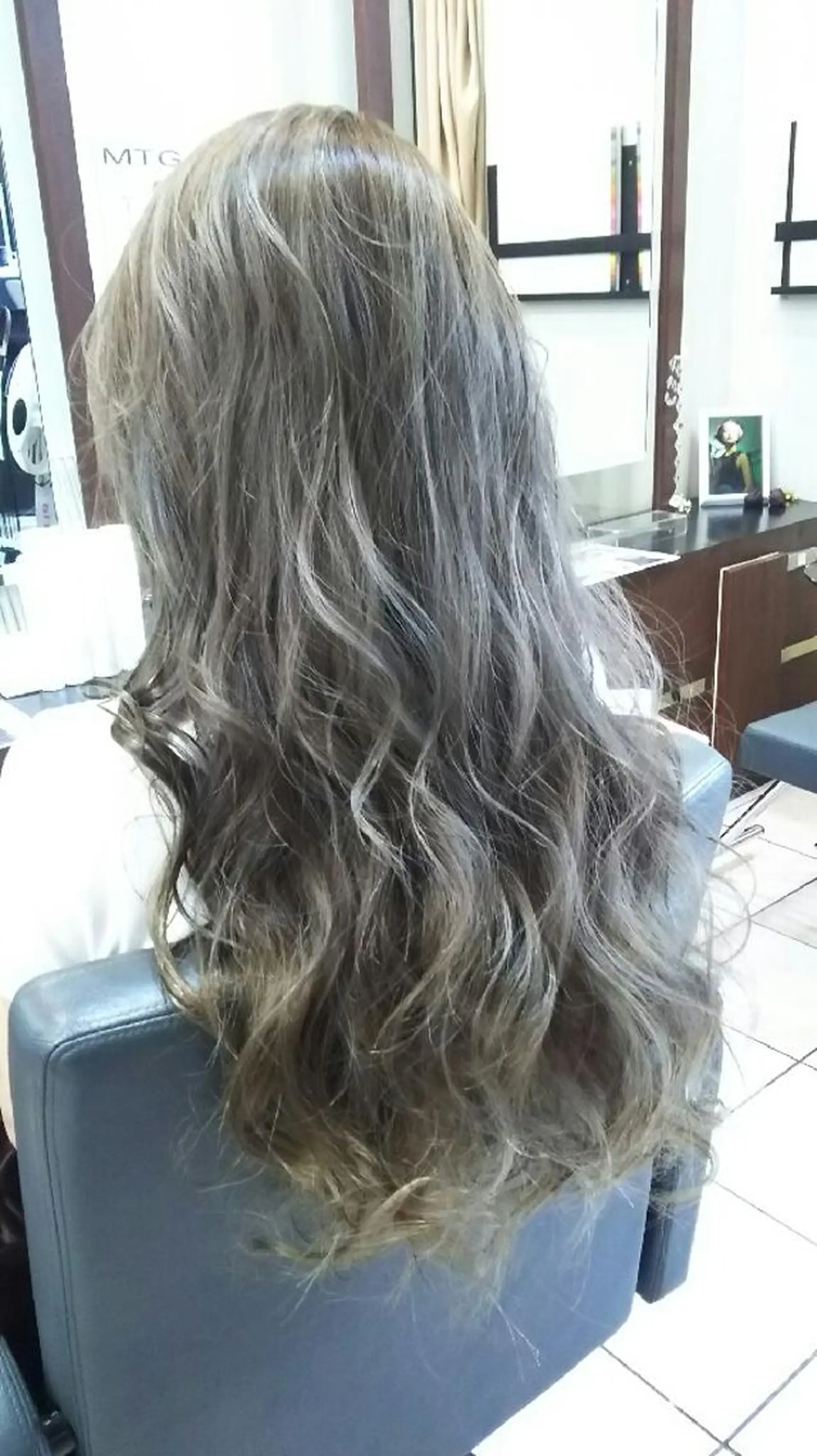 ミディアム セミロング ロング カラー SHAFT Ieiriのヘアスタイル