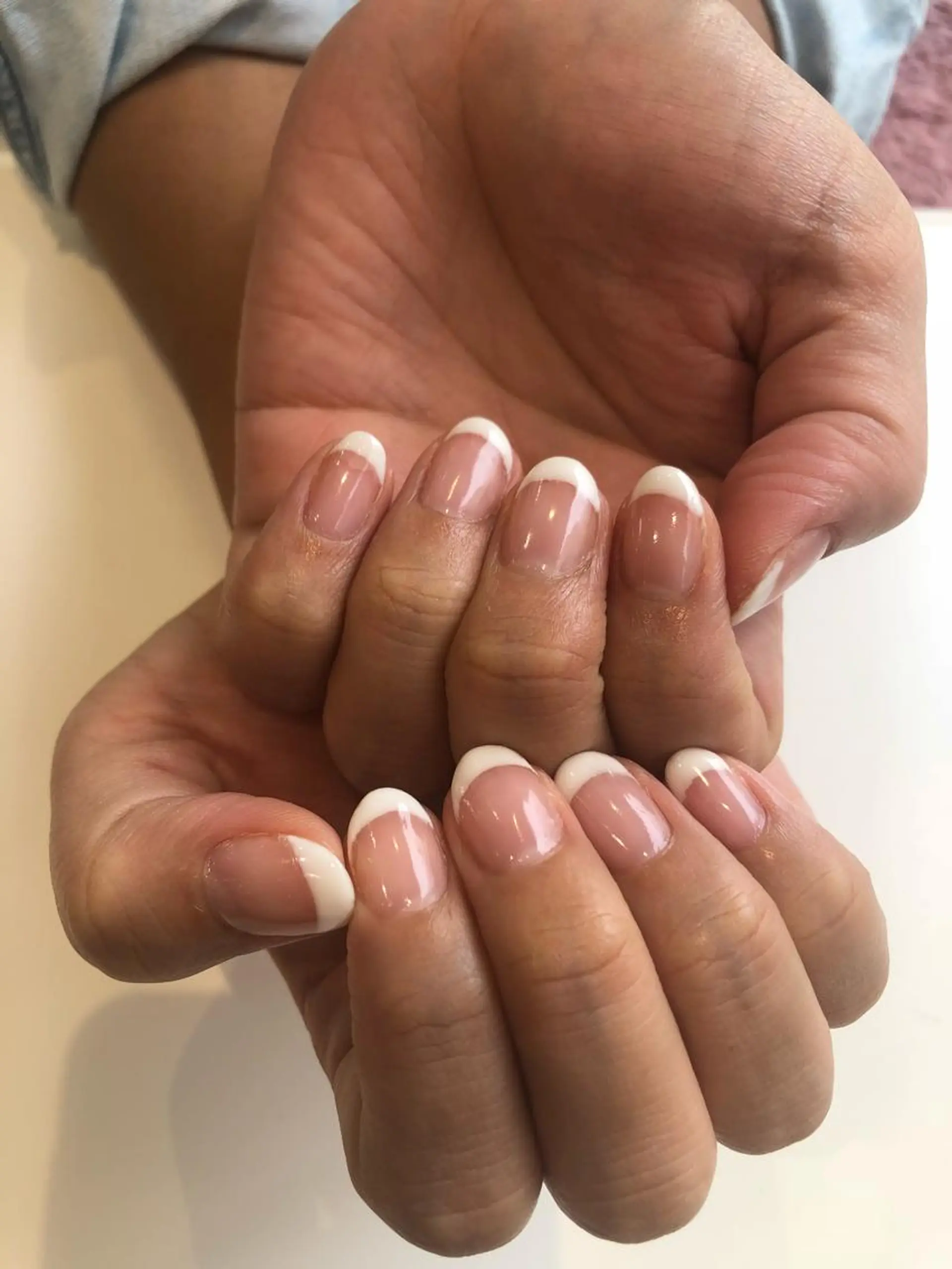 ネイル フレンチネイル シンプルネイル 赤阪 優奈のヘアスタイル