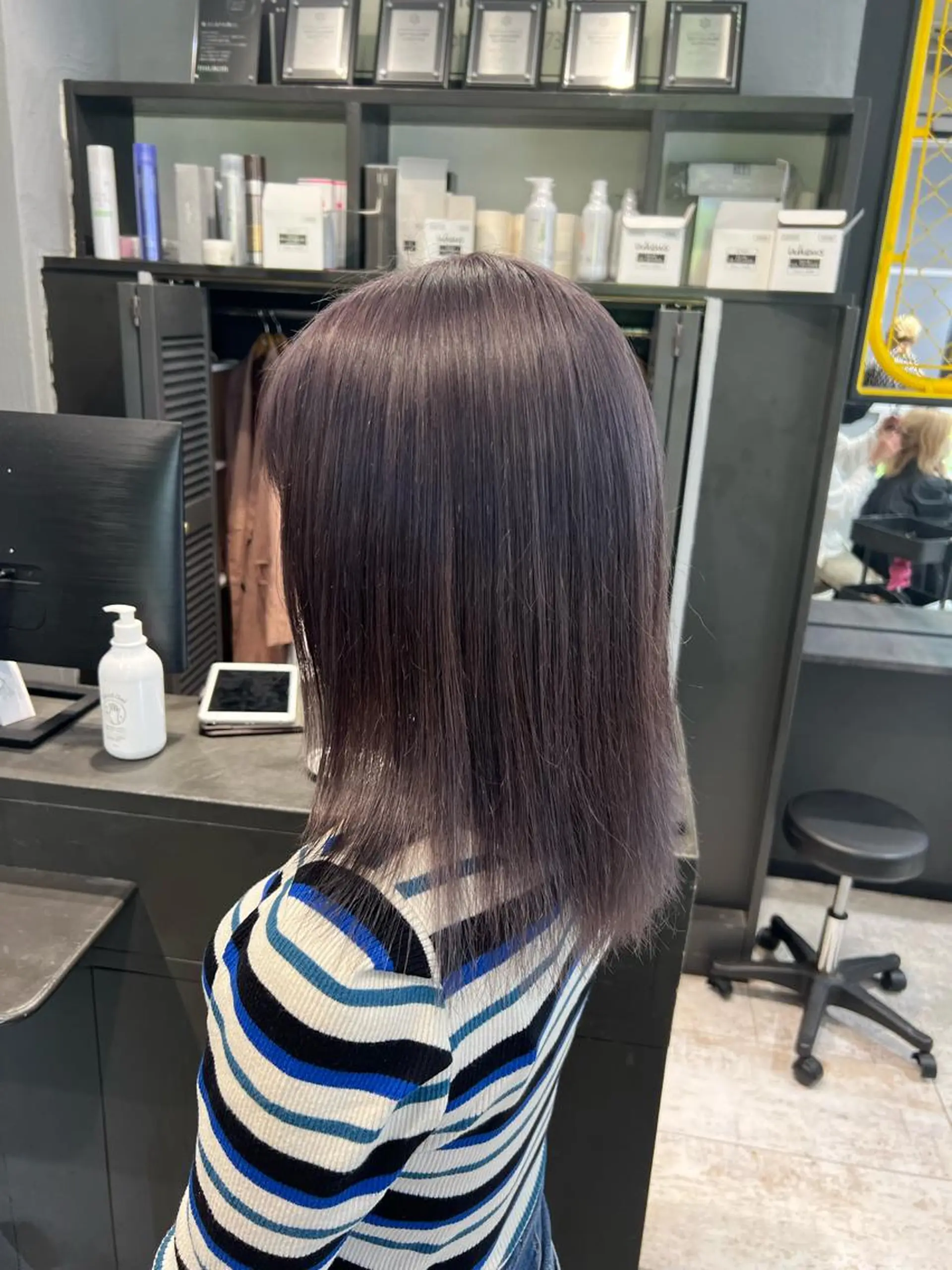 ミディアム ヘアカラー maya レイヤーカットのヘアスタイル