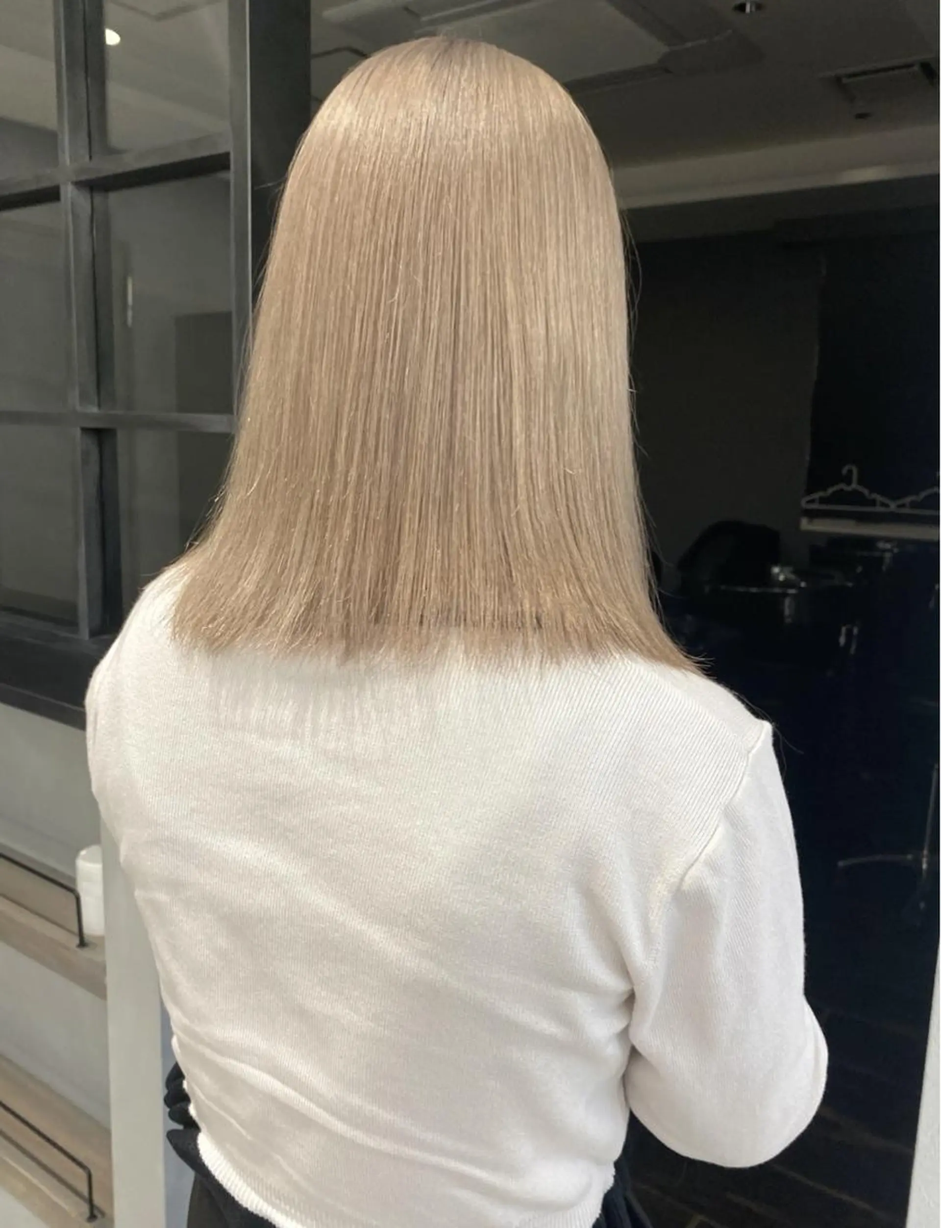 ミディアム カラー ヘアアレンジ ベージュカラー ブリーチ ハイトーンカラー ハイトーンベージュ 🌷FUKA🌷 まろやかハイトーンのヘアスタイル