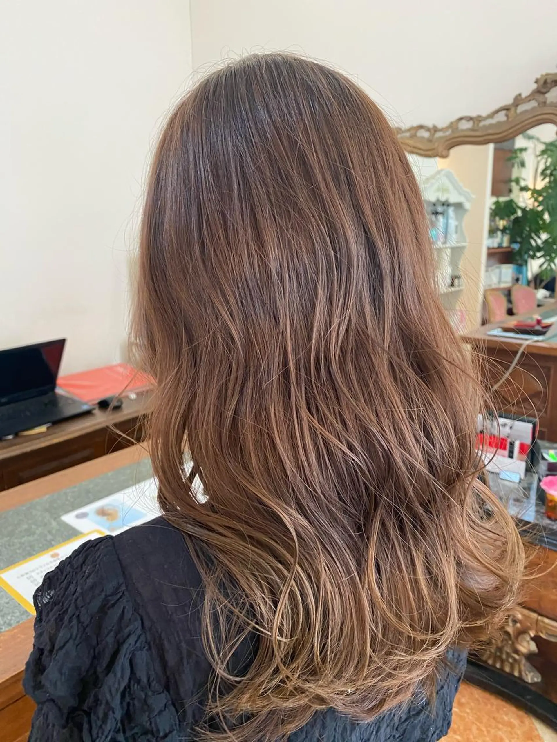 セミロング 三好 美里のヘアスタイル