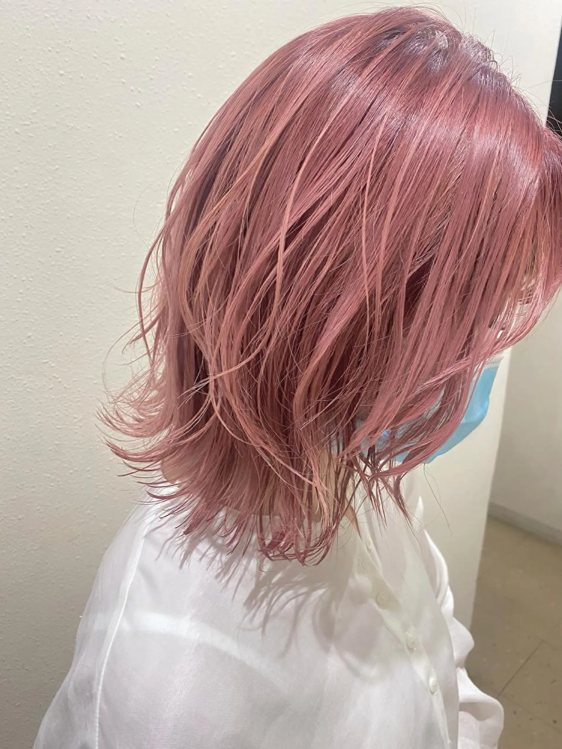 ショート レイヤーカット ハイトーンカラー🍑 心斎橋のヘアスタイル