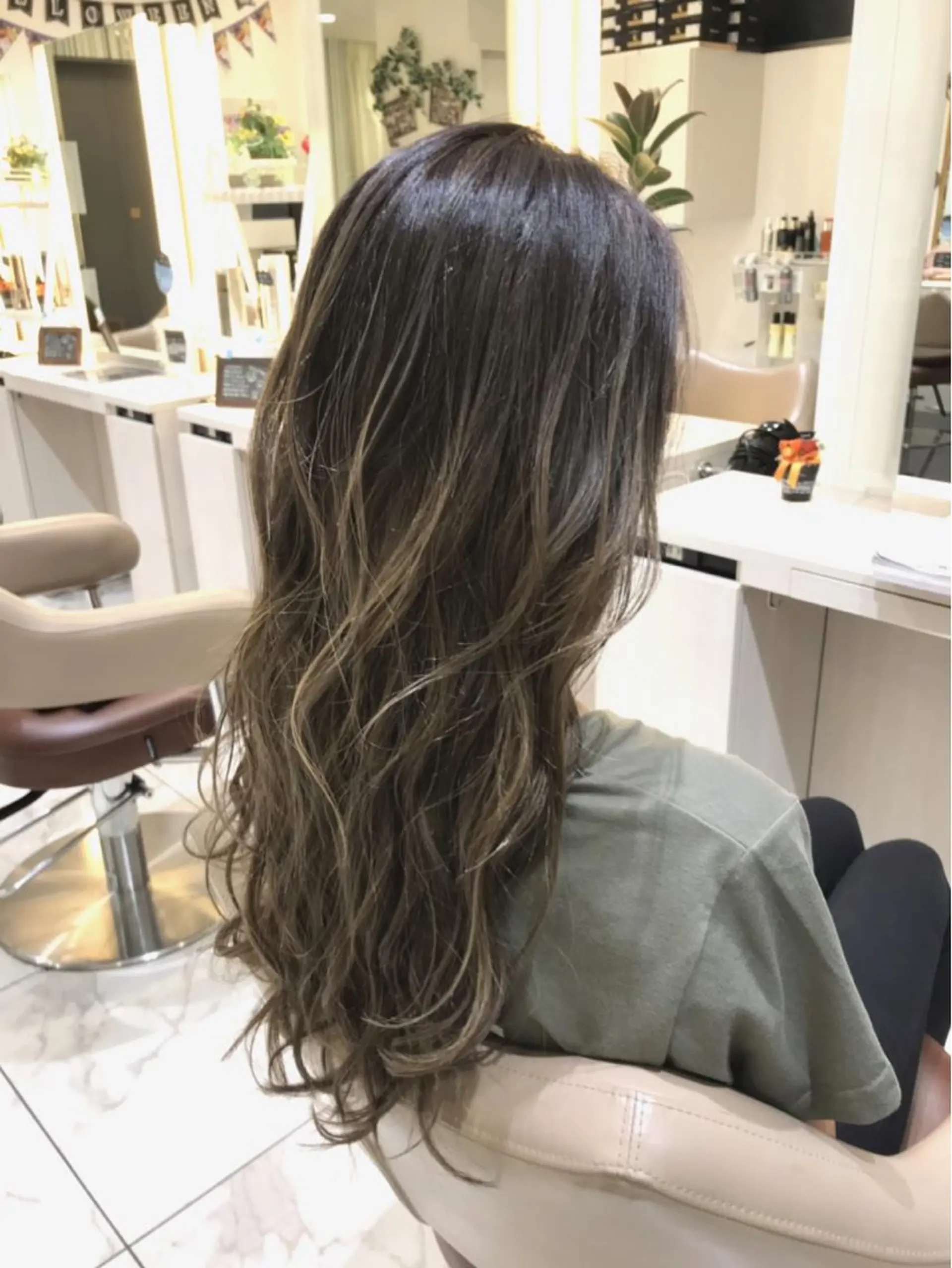 ロング カラー アッシュ バレイヤージュ ベージュカラー 透明感カラー グラデーションカラー カット ヘアカラー 山崎俊輔/髪質改善 /バレイヤージュのヘアスタイル