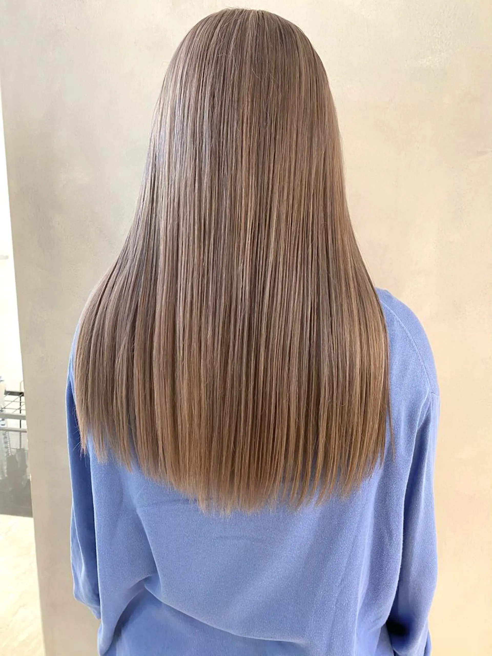 セミロング カラー 艶ハイトーンブリーチ 🌈小林侑雅のヘアスタイル