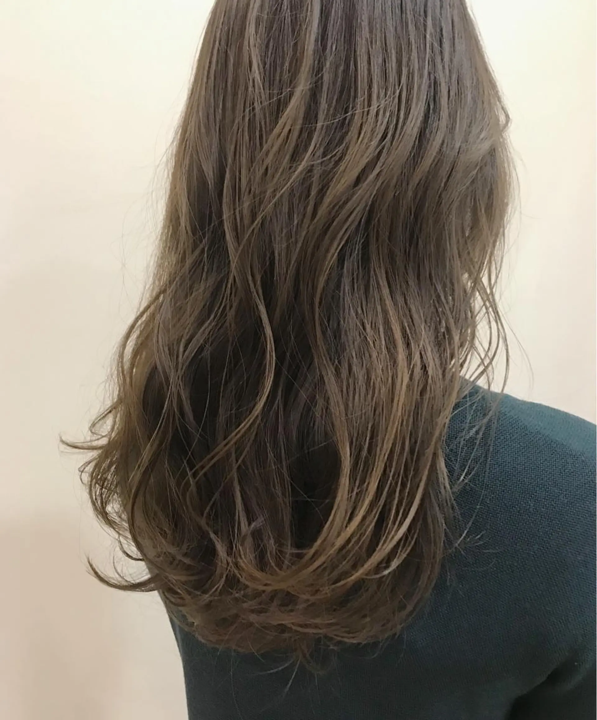カラー グレージュ ミルクティーグレージュ 鈴木 啓介のヘアスタイル