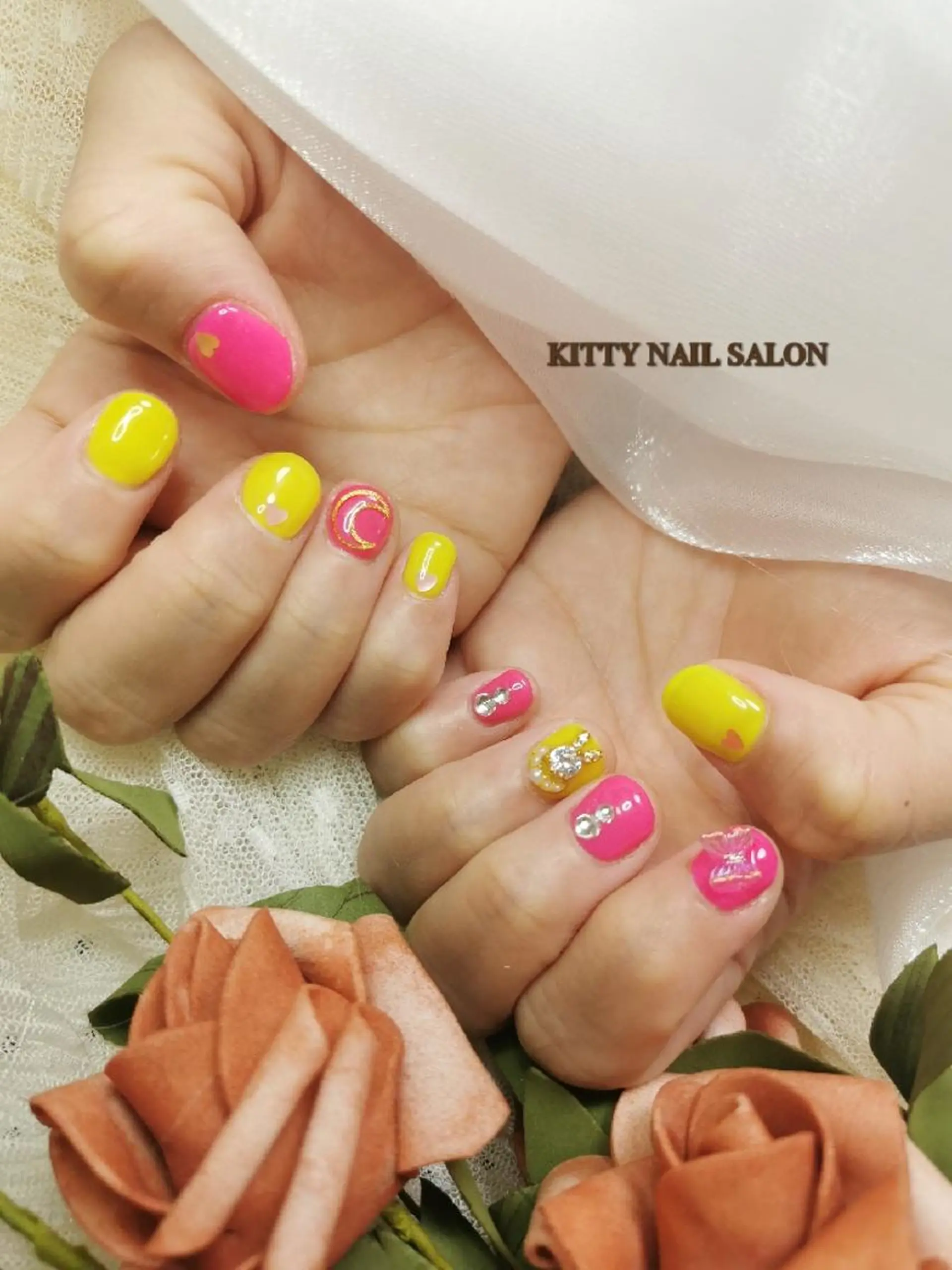 ネイル ストーンネイル kitty nail salonのネイルデザイン