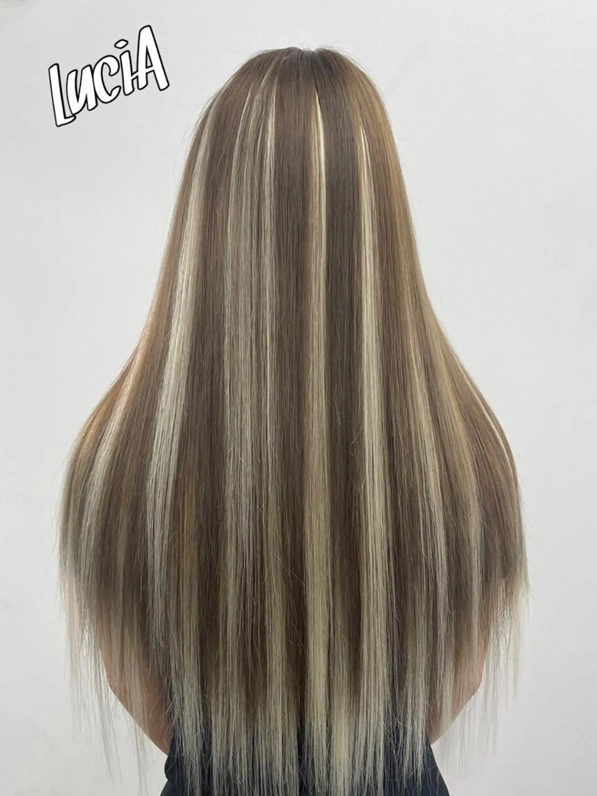 ロング ヘアアレンジ カラー エクステ LuciAのヘアスタイル