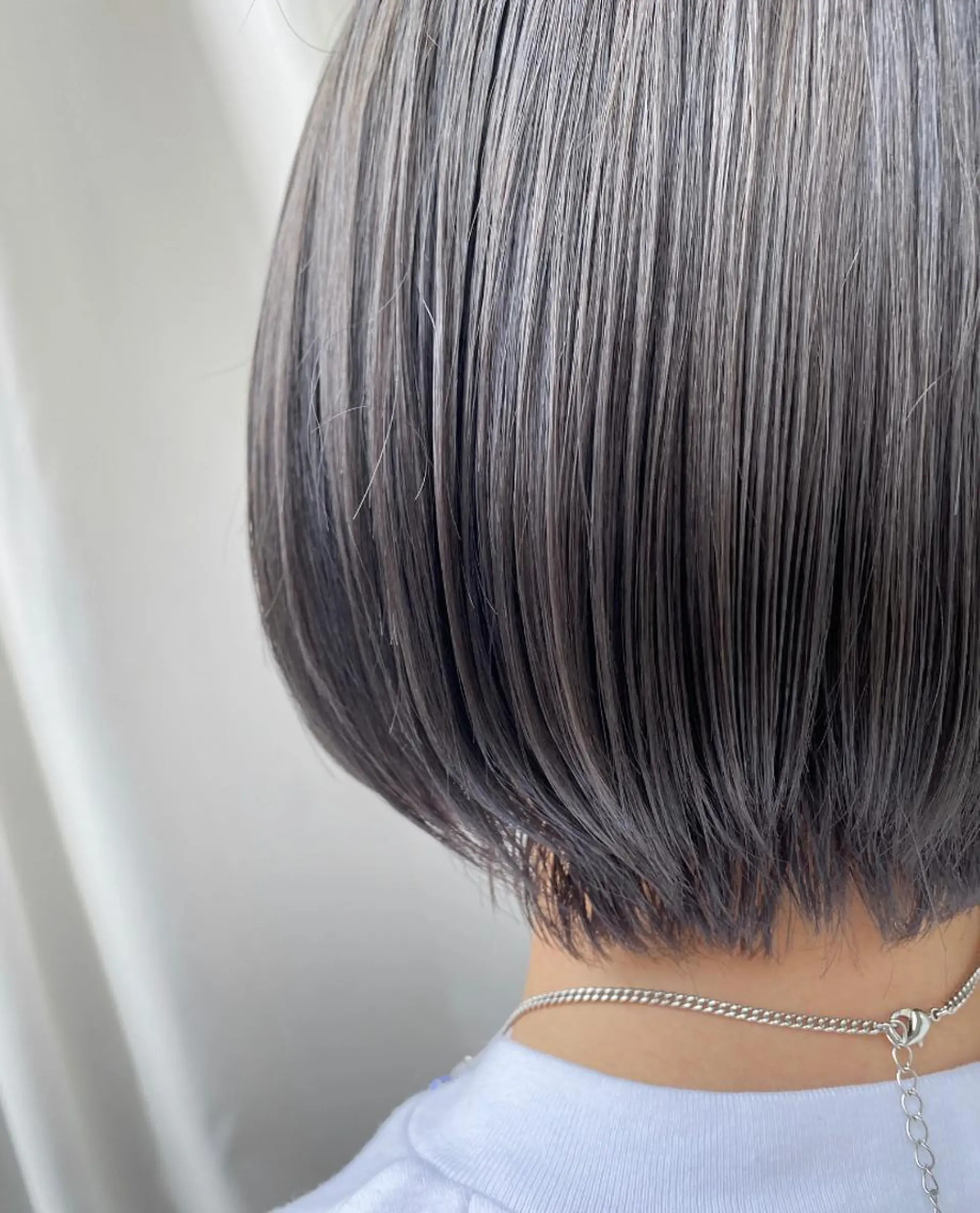 ショート カラー ブリーチ ケアブリーチ 透明感カラー ハイトーンカラー シルバー フクダ ジュリのヘアスタイル