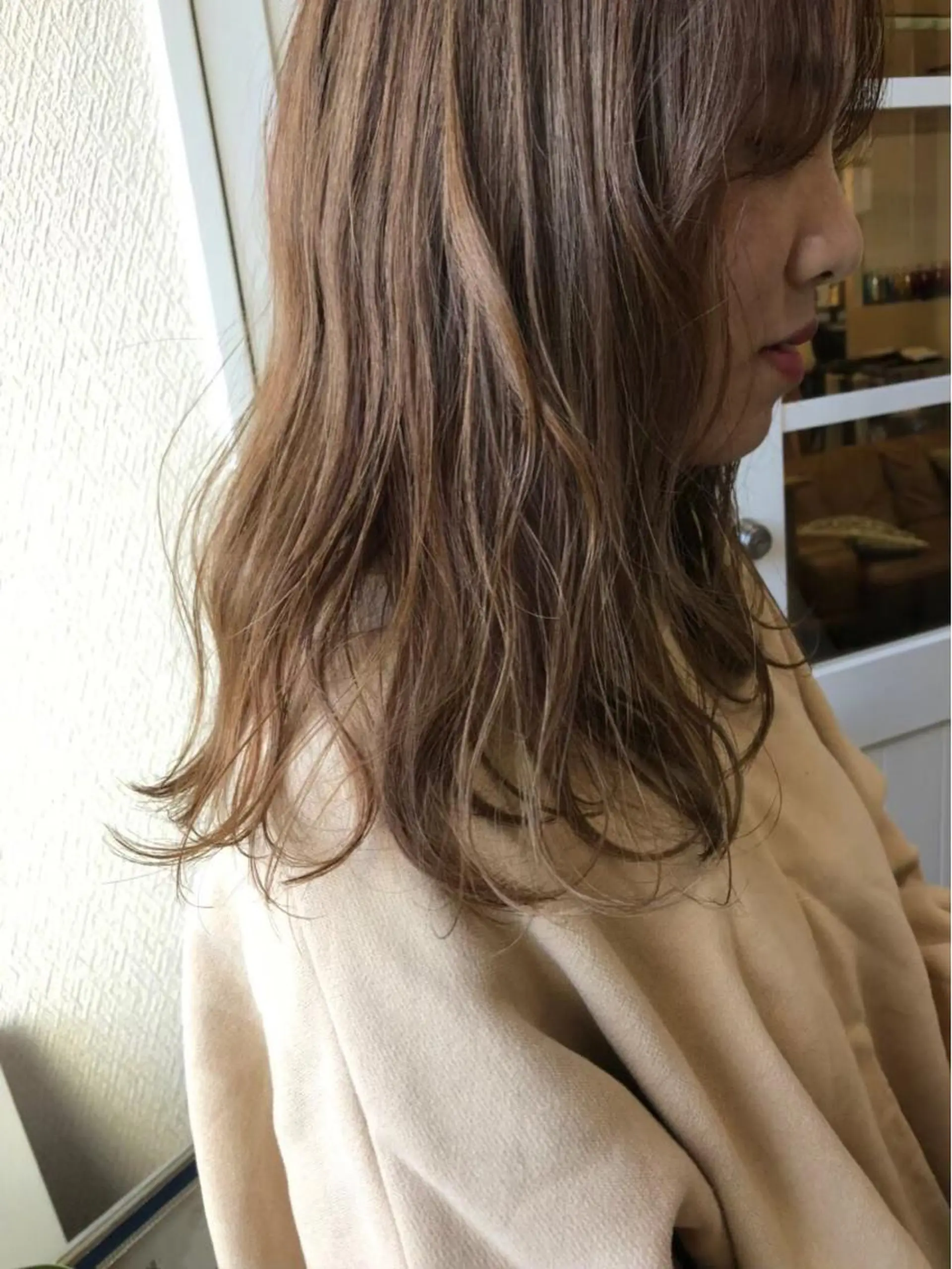 セミロング カラー ベージュカラー ハイライトカラー ミルクティーベージュ ハイライト カット トリートメント 小木曽智美 /ボブ/ショートのヘアスタイル