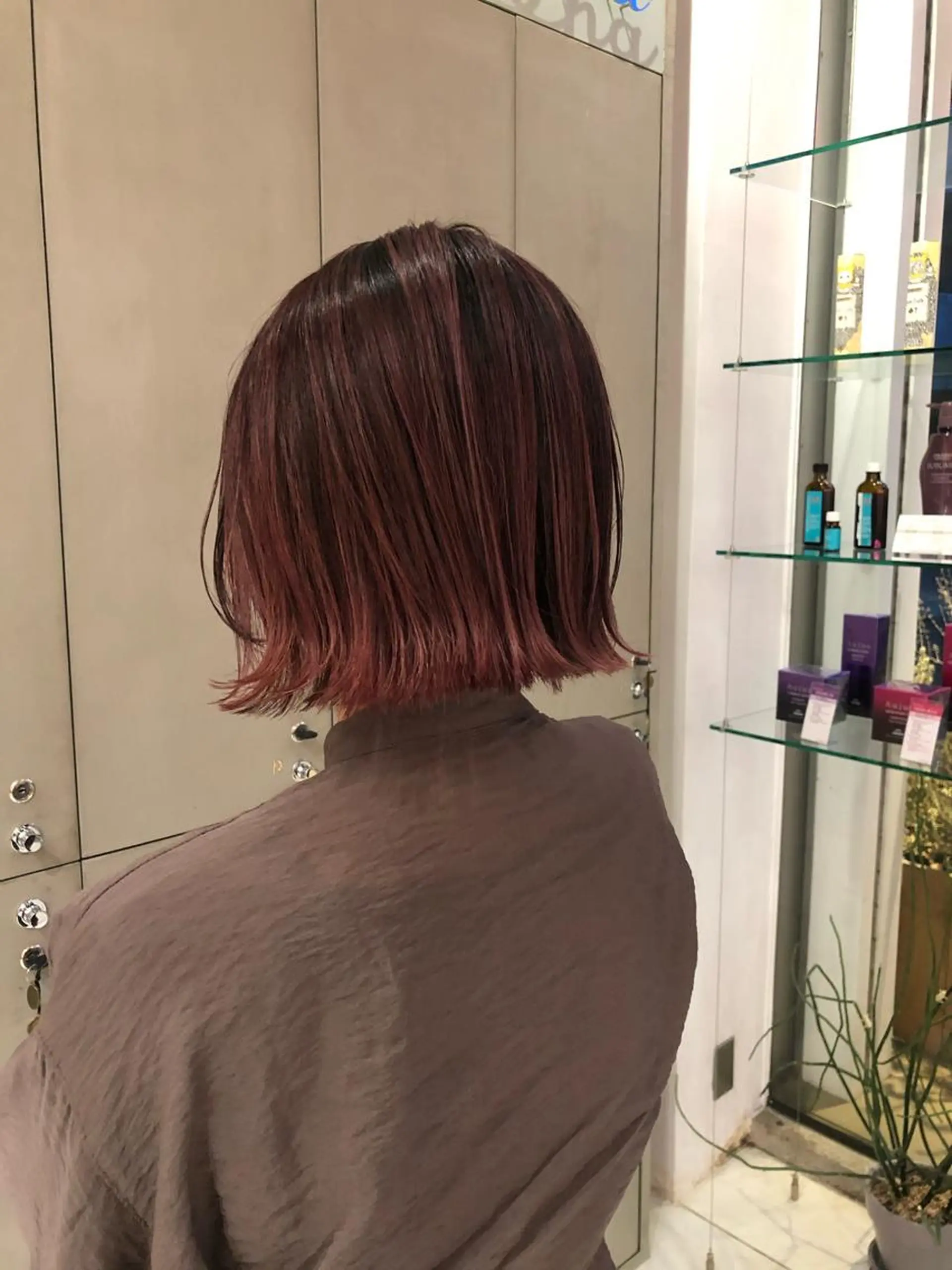 ミディアム ハイライト 古屋 花織のヘアスタイル