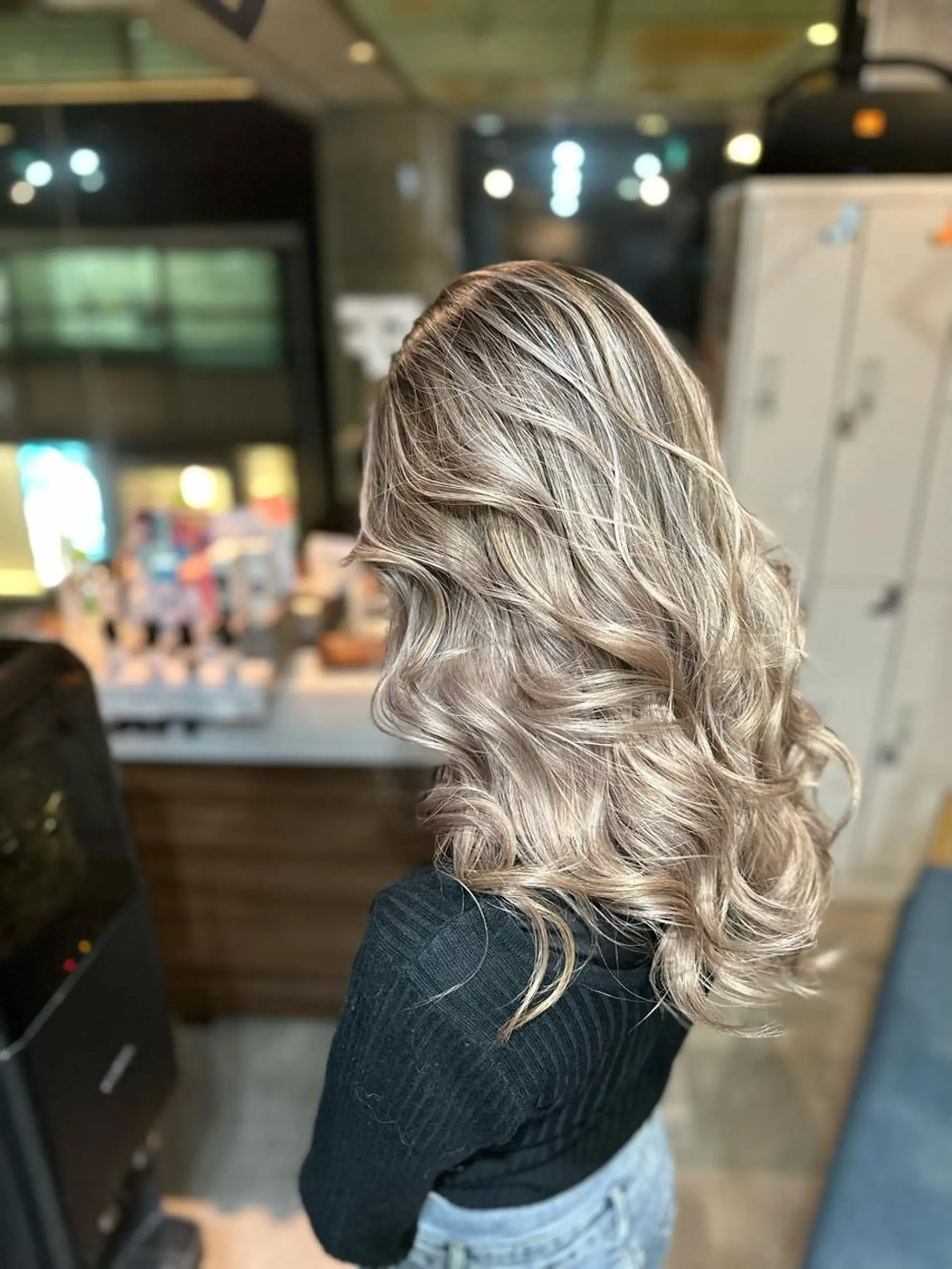 ロング カラー カット ヘアカラー トリートメント ヘアセット 難波ブリーチカラー 伊藤洋輝のヘアスタイル