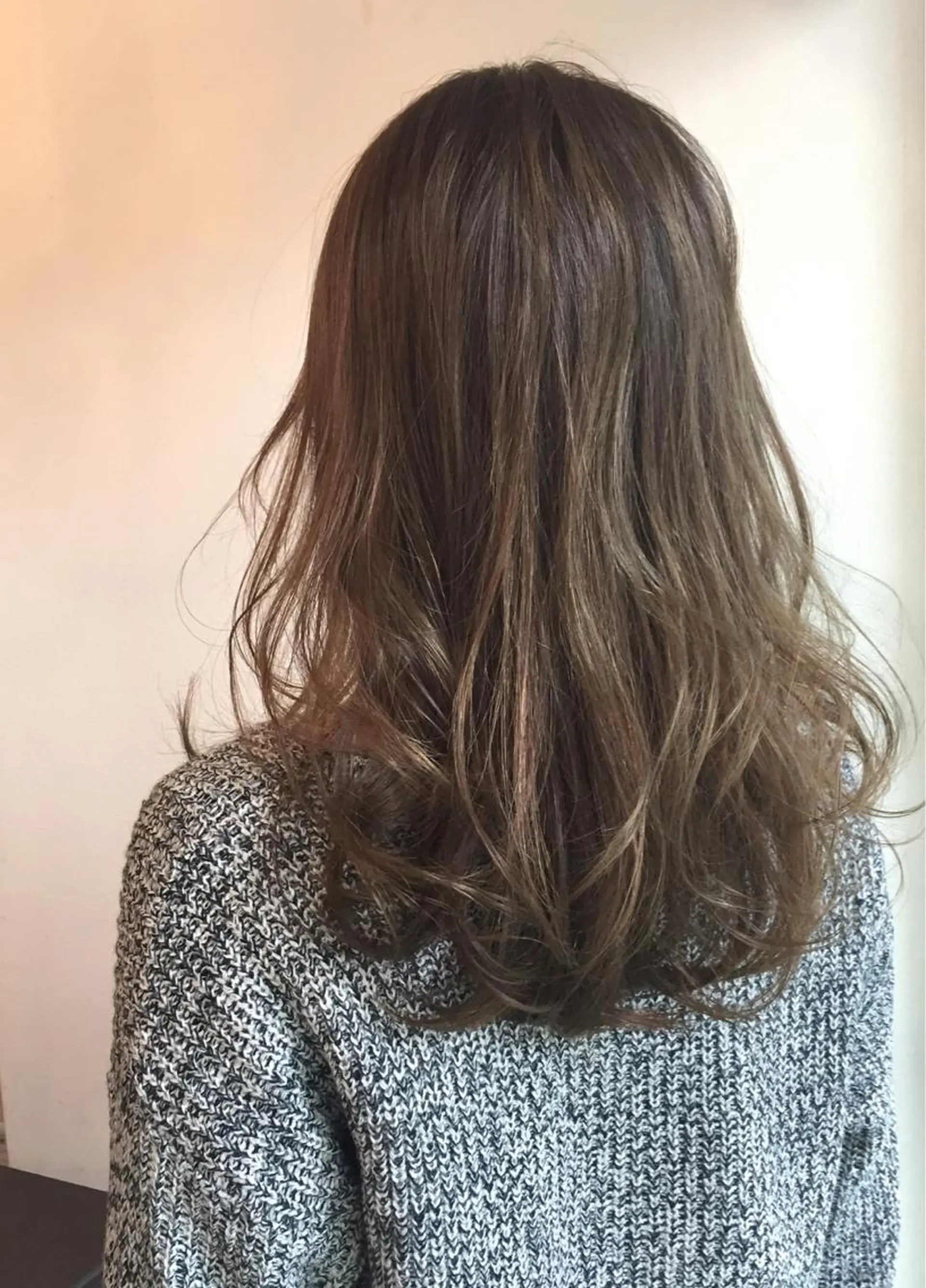 セミロング ハイライト カット ＨＩ ROのヘアスタイル